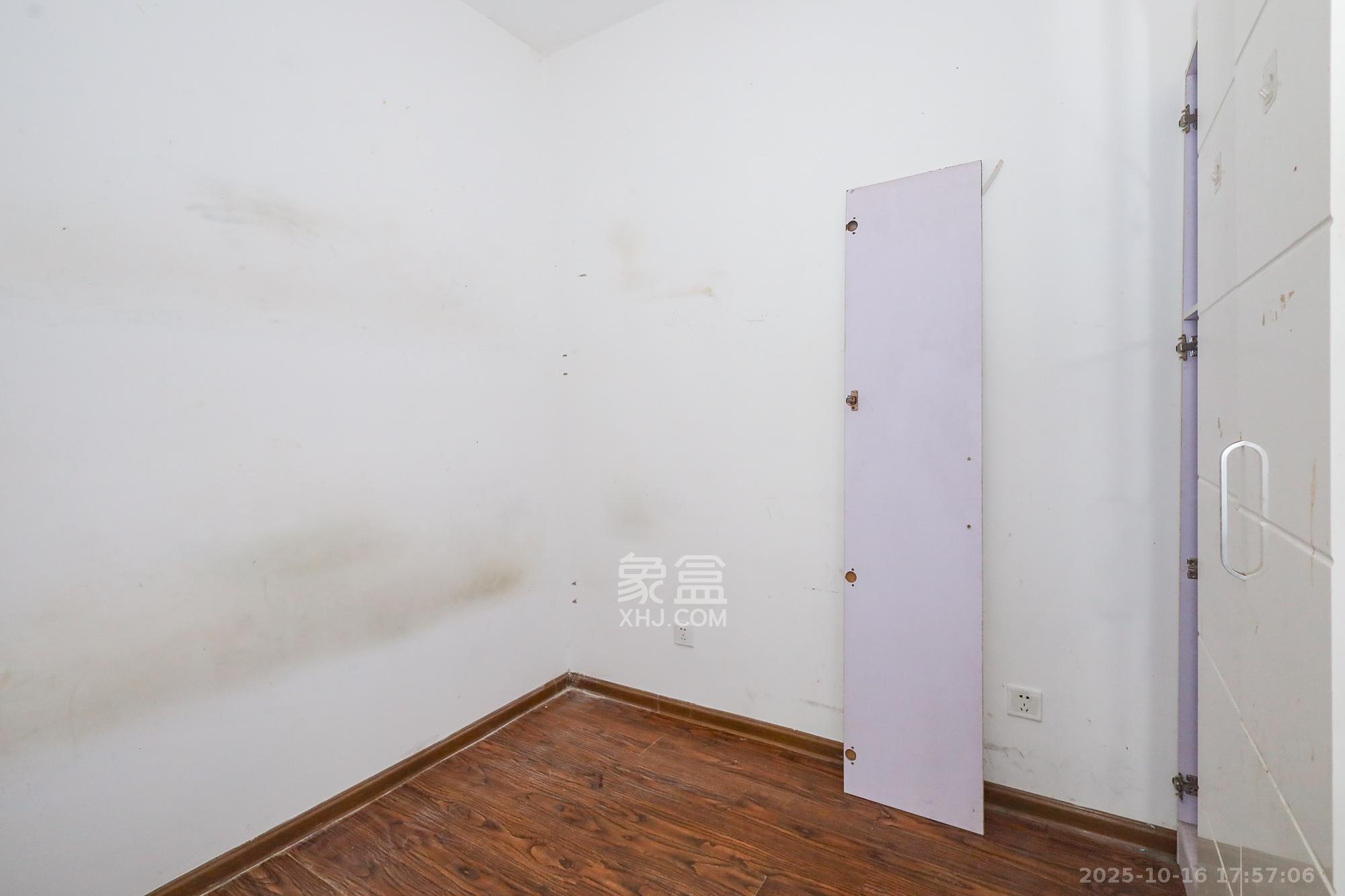 协信星澜汇  4室2厅2卫    110.0万卧室