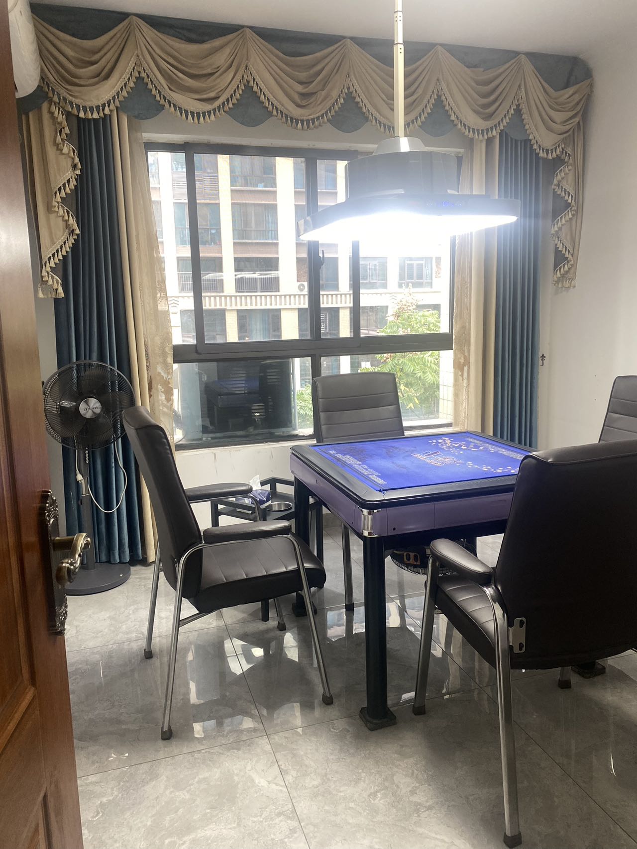 万恒白金汉宫  4室2厅2卫    2500.0元/月户型图