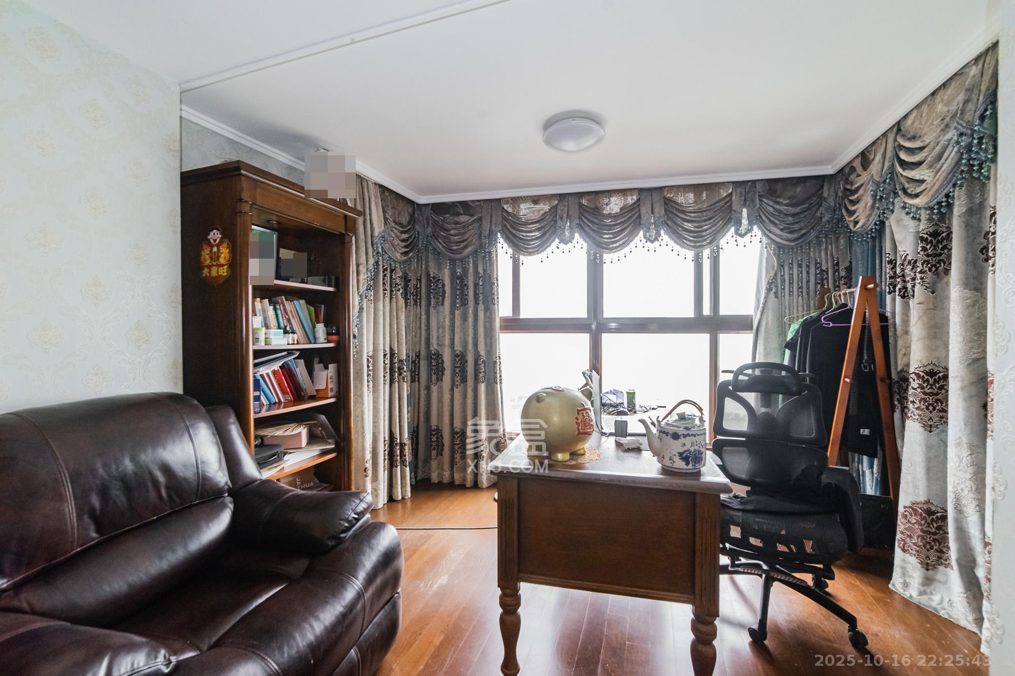 恒大御景半岛湘江苑(恒大御景半岛一期)  4室2厅3卫    300.0万 恒大御景半岛湘江苑(恒大御景半岛一期)  4室2厅3卫    300.0万阳台