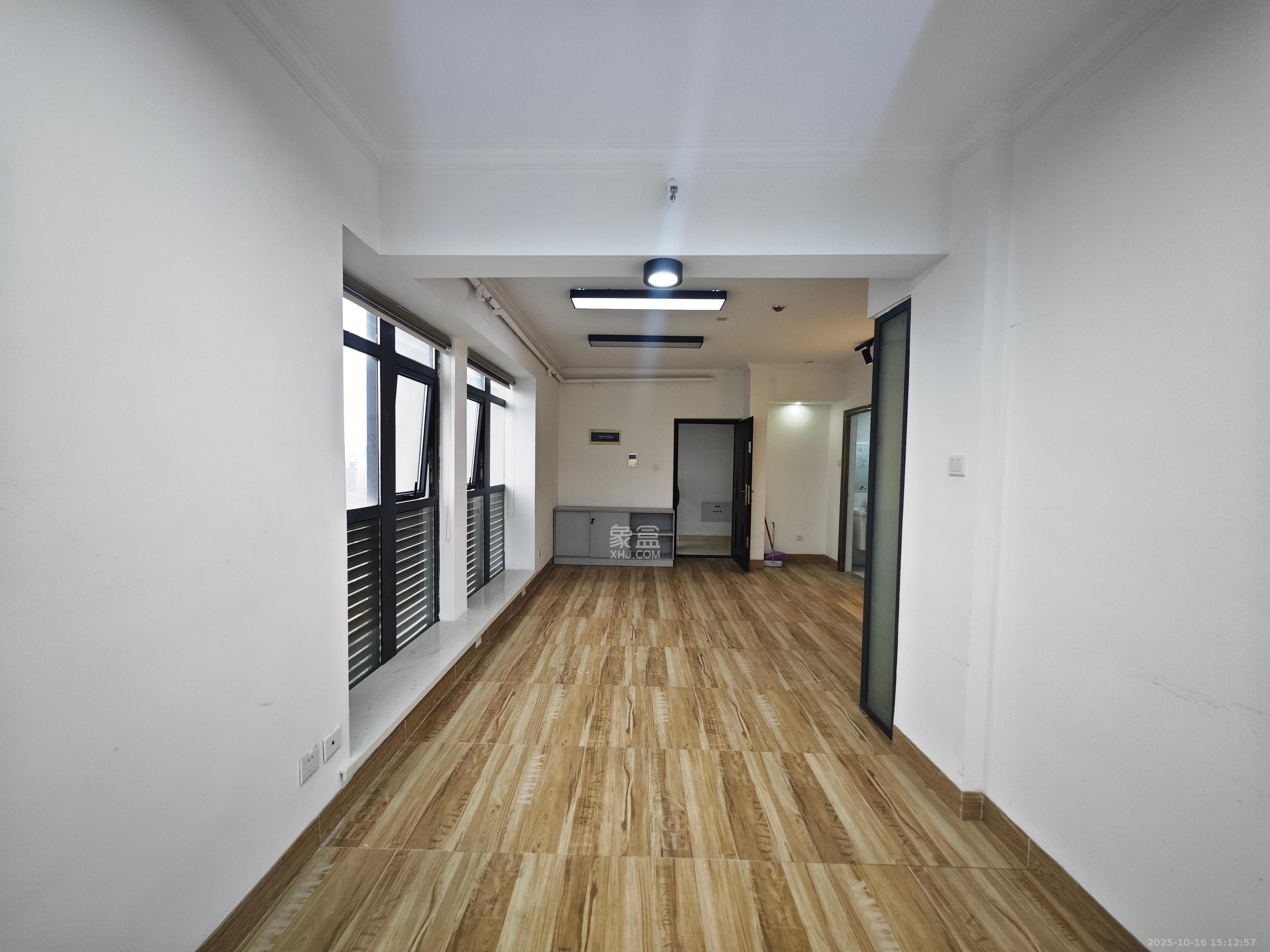 欧亚达国际广场 2室2厅1卫 2000.0元/月 欧亚达国际广场 2室2厅1卫 2000.0元/月室内图