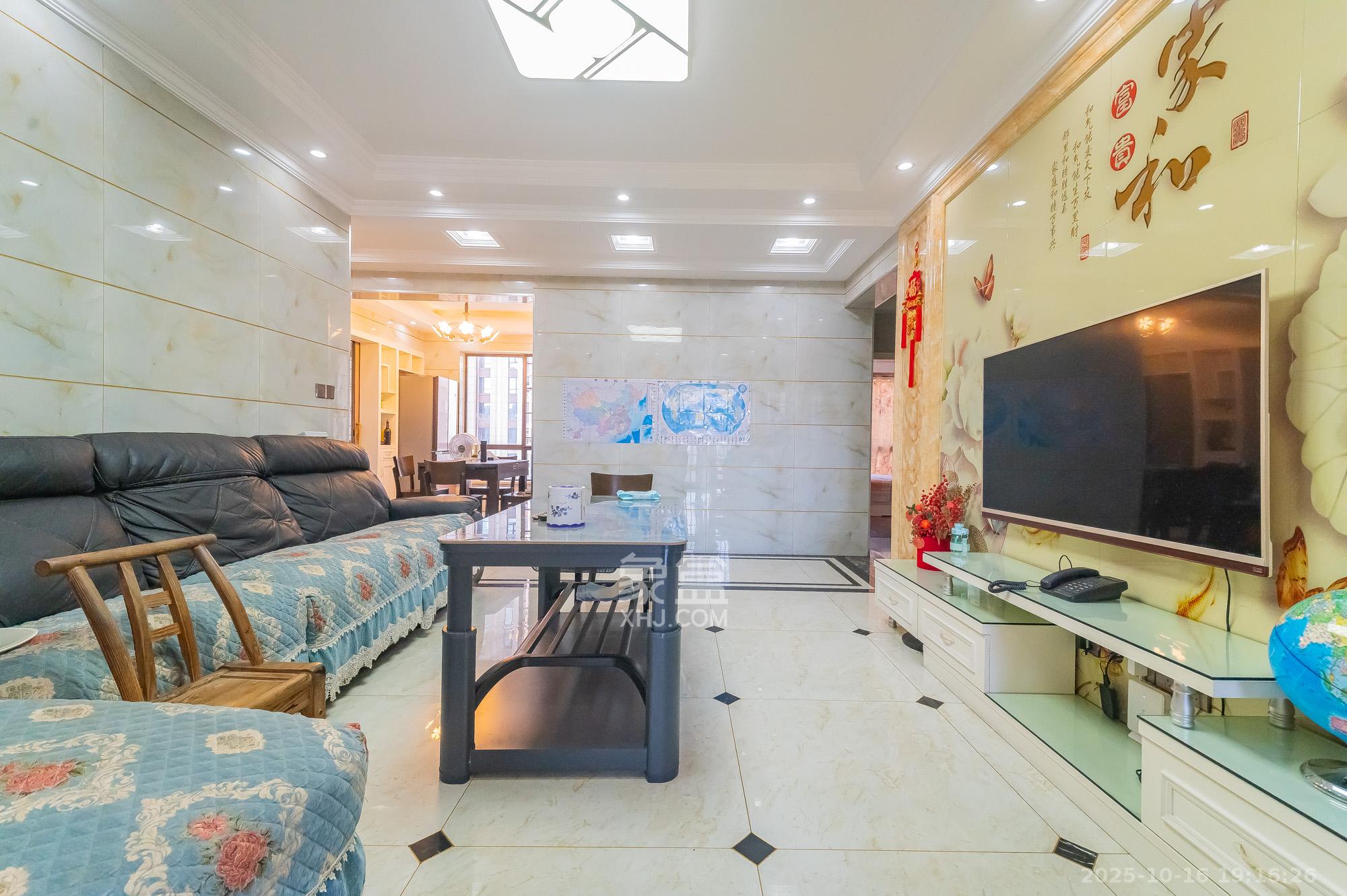 国泰九龙湾 4室2厅2卫 98.0万 国泰九龙湾 4室2厅2卫 98.0万客厅