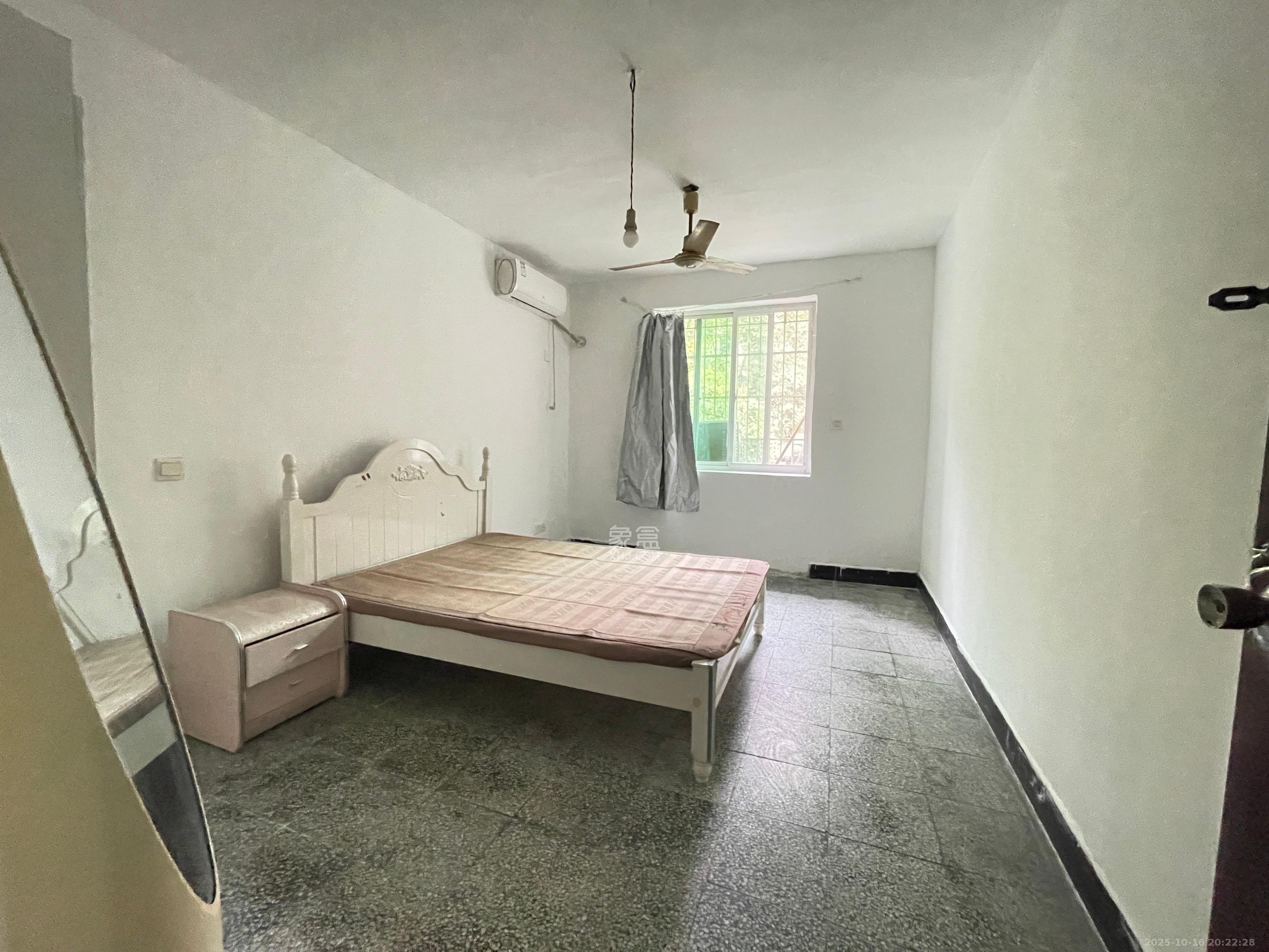 红旗区四片  2室1厅1卫    1800.0元/月室内图