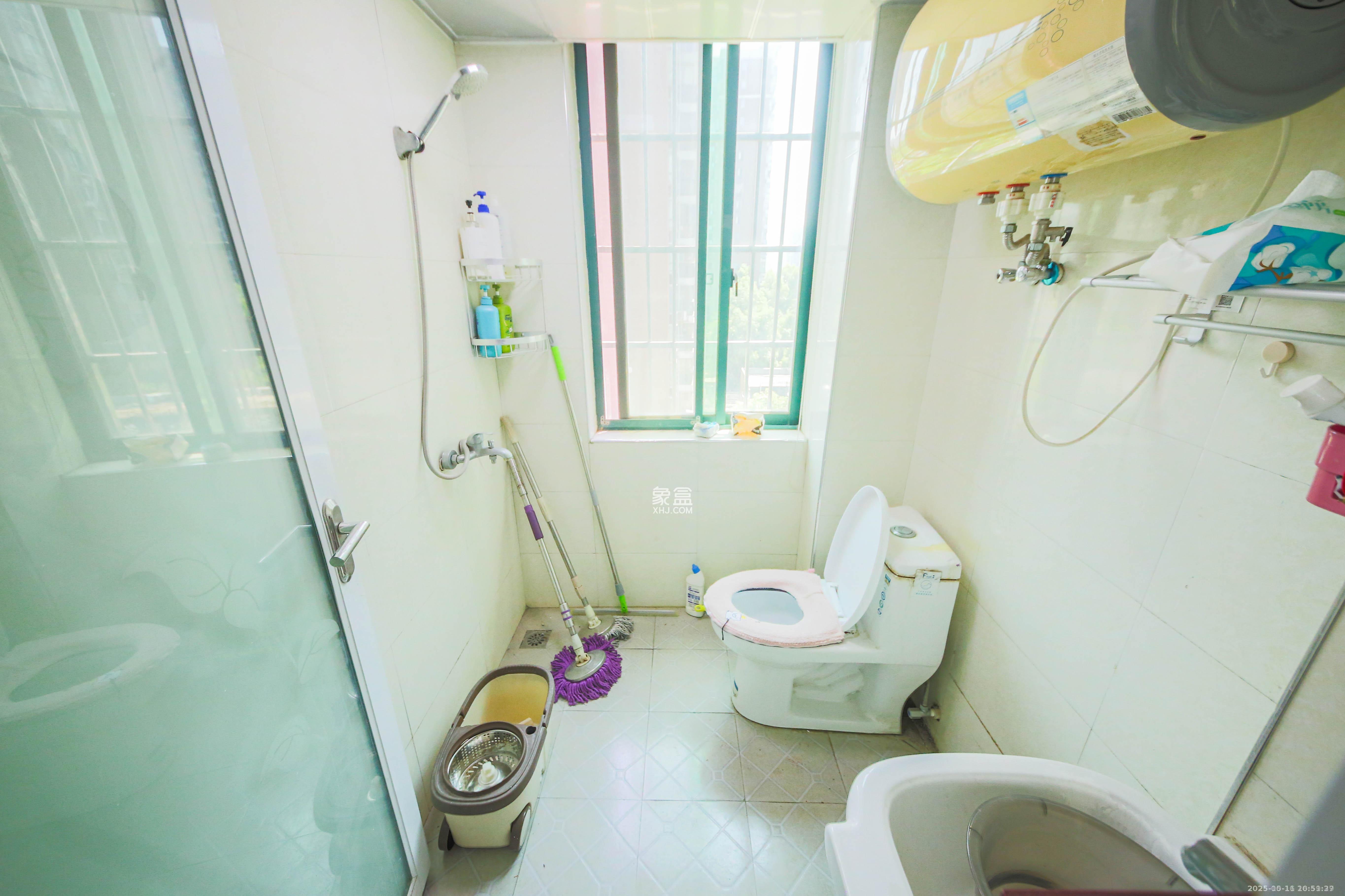 湘府东苑  1室2厅1卫    1900.0元/月 湘府东苑  1室2厅1卫    1900.0元/月室内图