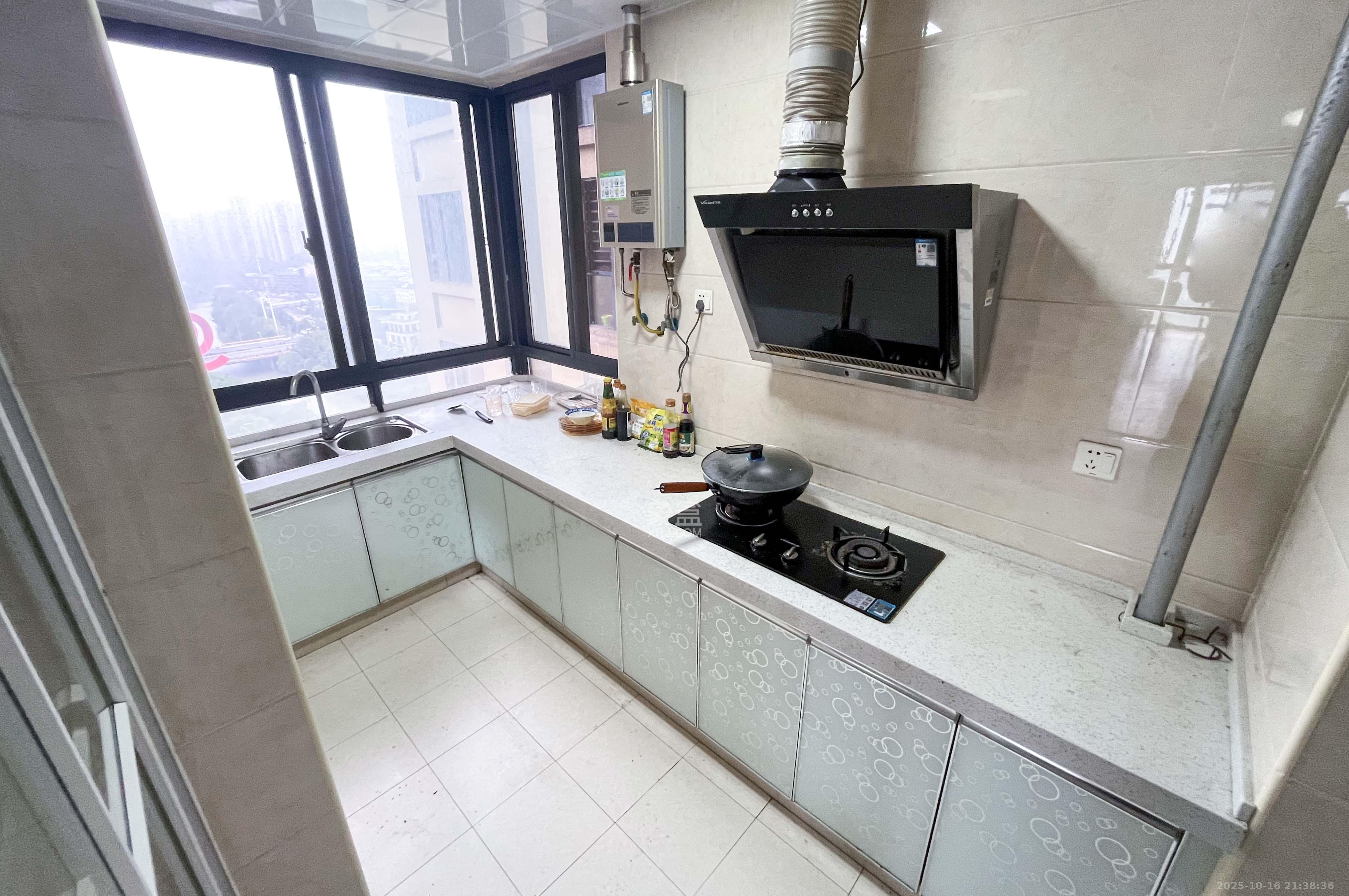 中建梅溪湖中心 3室2厅1卫 128.0万 中建梅溪湖中心 3室2厅1卫 128.0万厨房