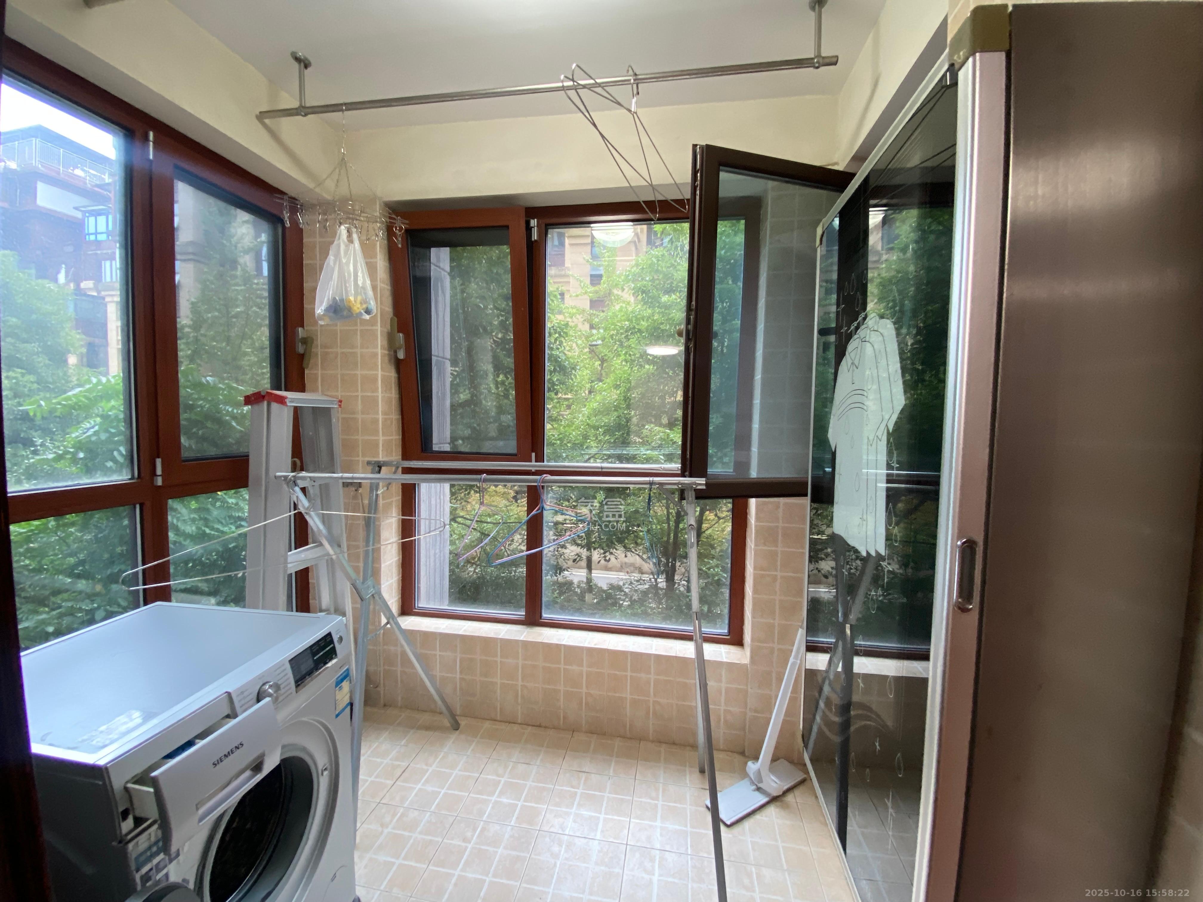 欧莱雅郡  3室2厅1卫    1900.0元/月室内图