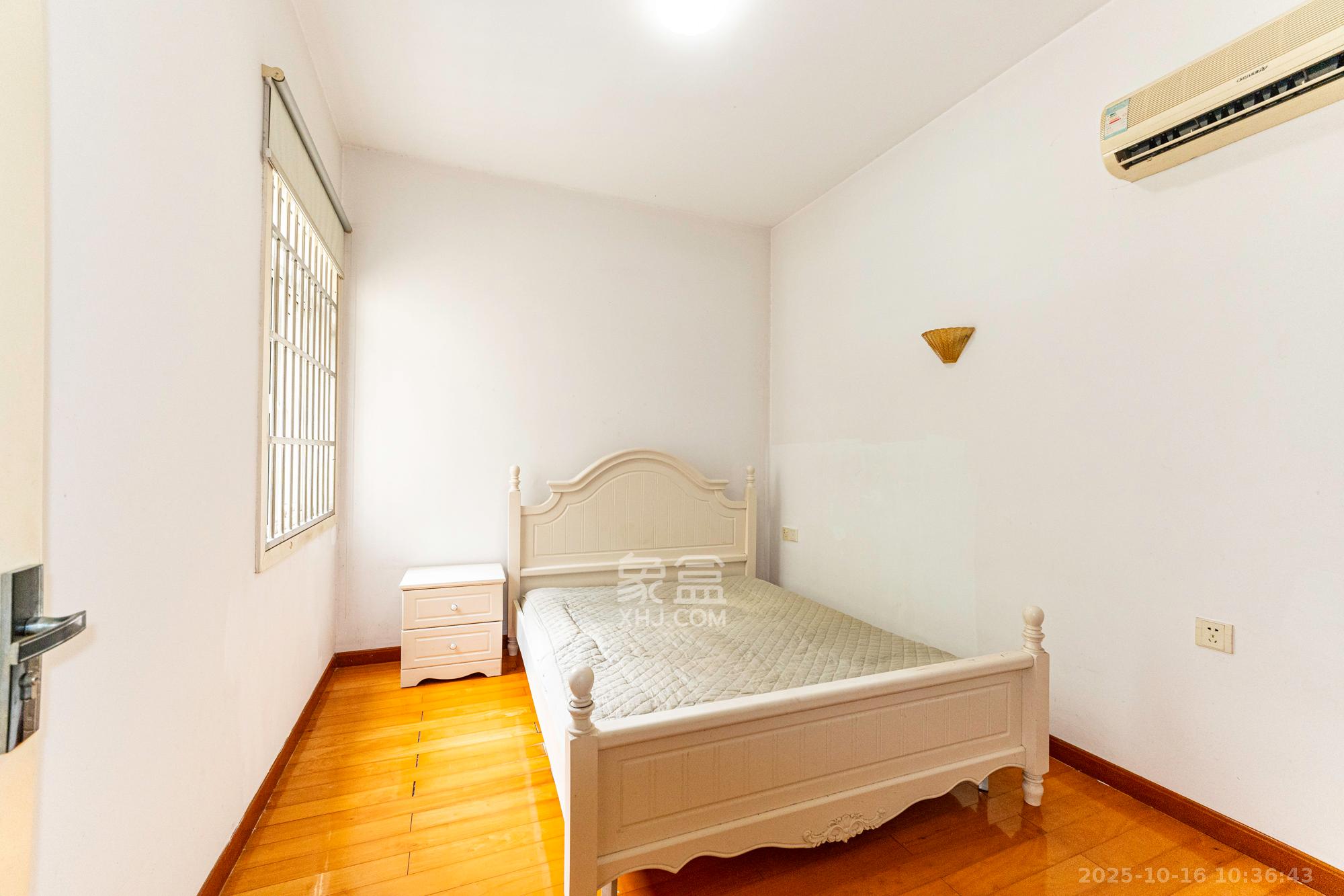 圣爵菲斯  3室2厅2卫    90.0万 圣爵菲斯  3室2厅2卫    90.0万卧室