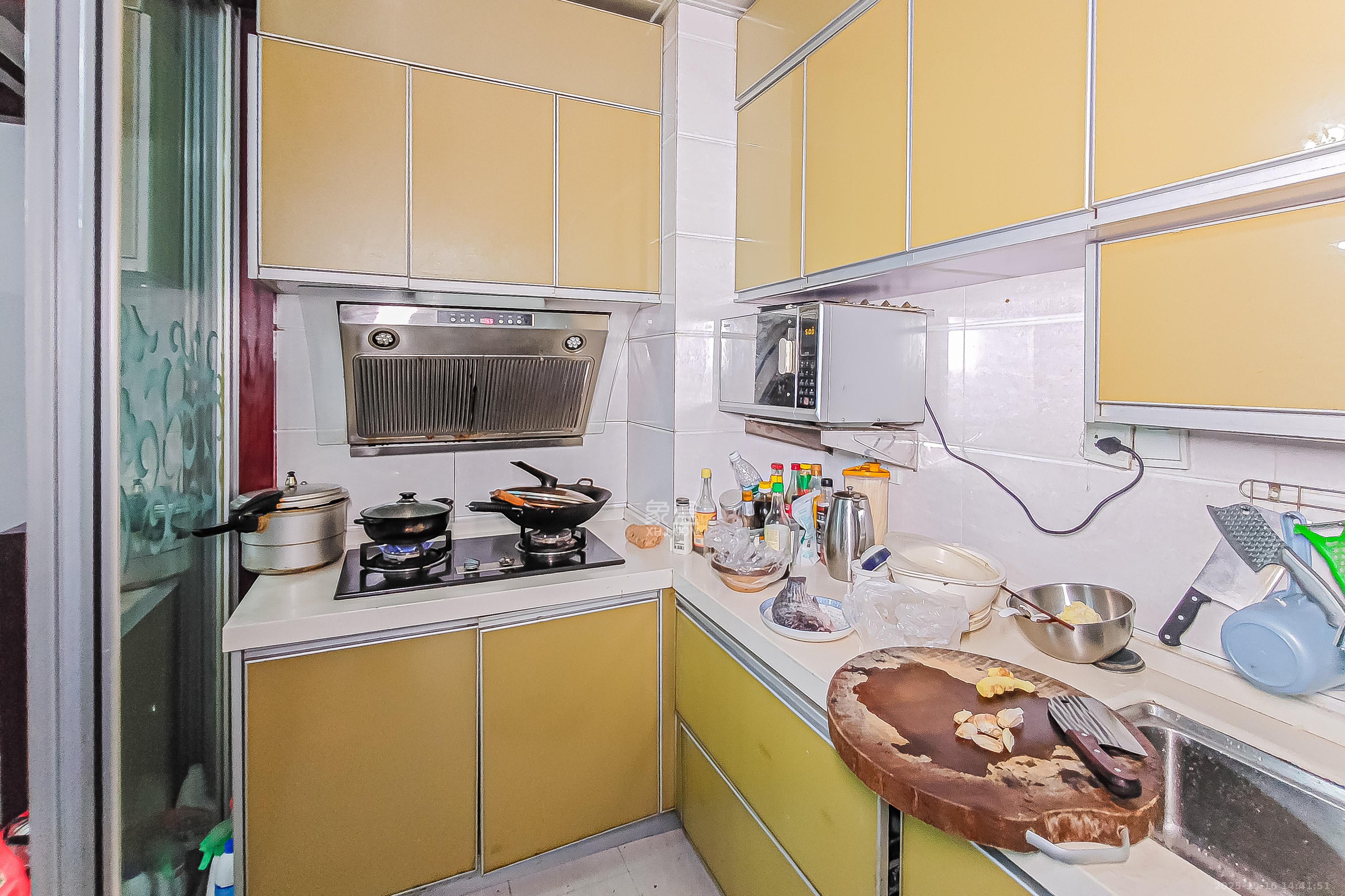 书院观邸 3室2厅2卫 180.0万 书院观邸 3室2厅2卫 180.0万厨房