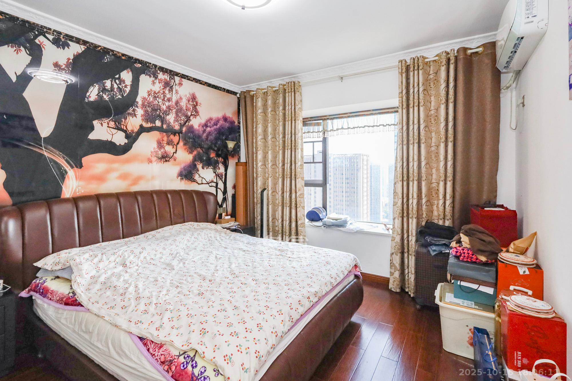 钰龙天下二期（钰龙佳园）  4室2厅2卫    265.0万卧室