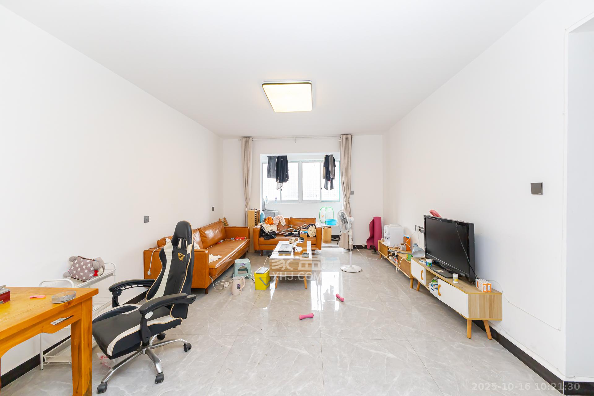 长高圆梦佳苑  3室2厅2卫    62.0万客厅