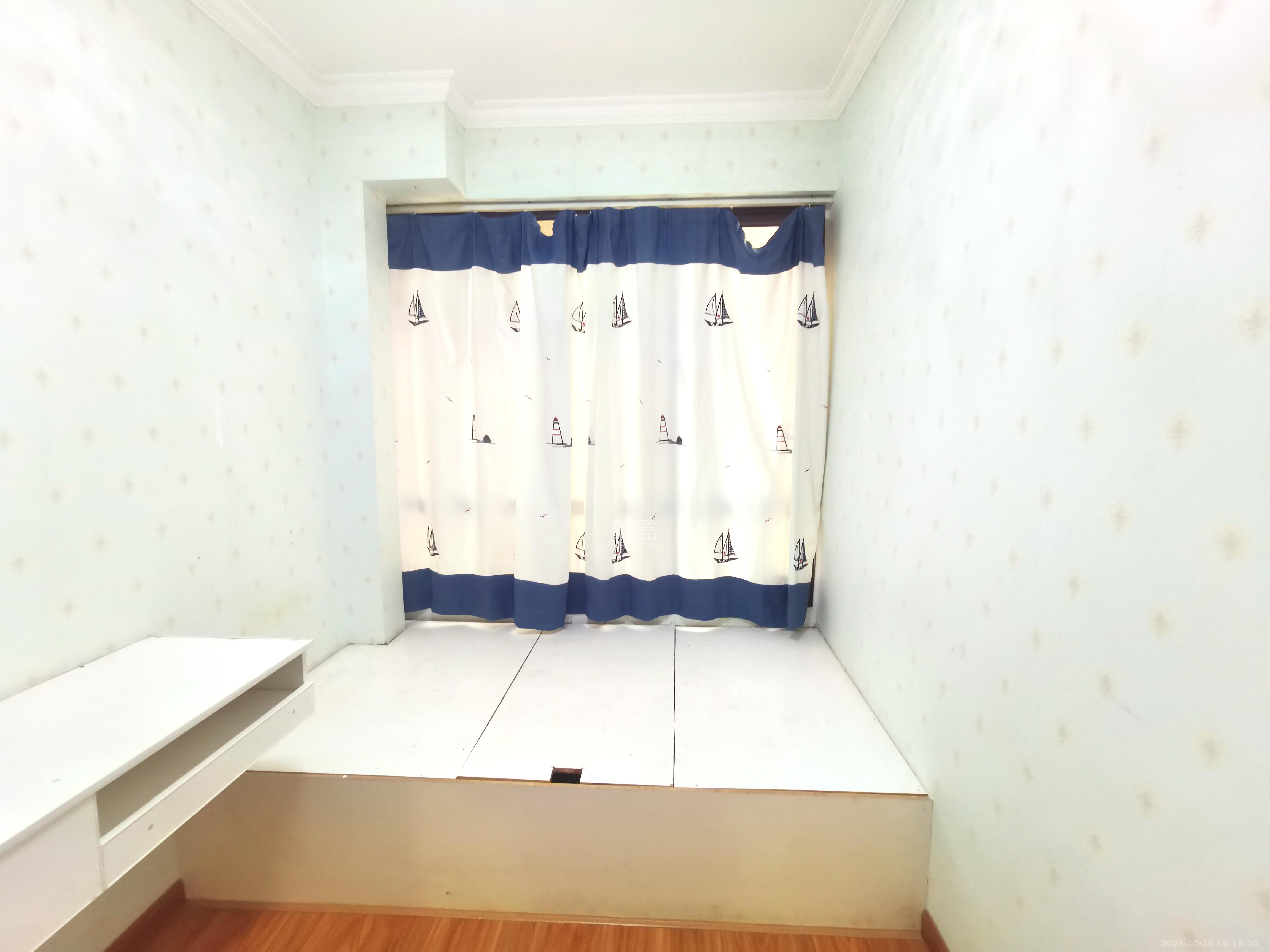 山语城三期  3室2厅1卫    2000.0元/月室内图