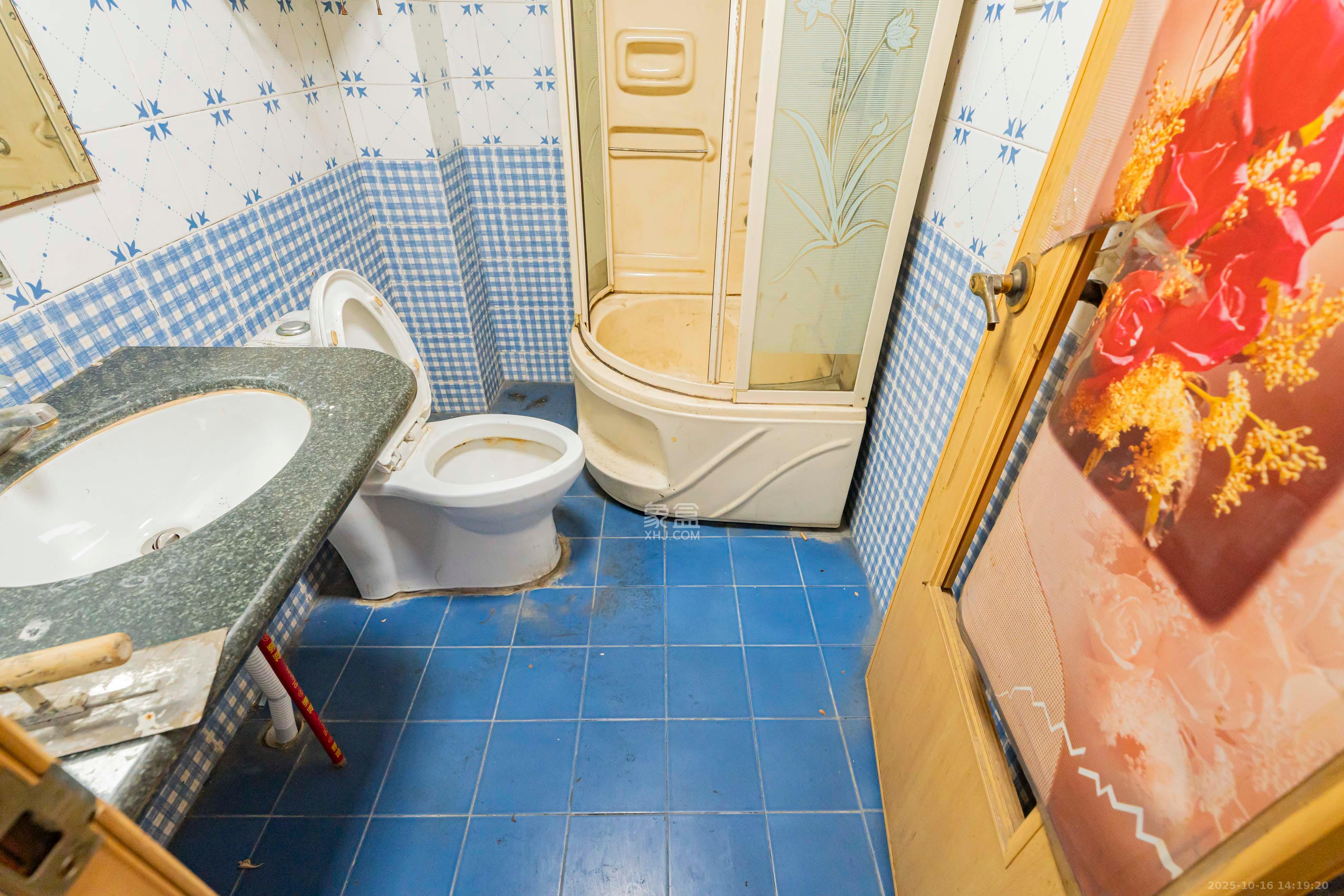 金帆小区  3室2厅2卫    68.0万 金帆小区  3室2厅2卫    68.0万卫生间