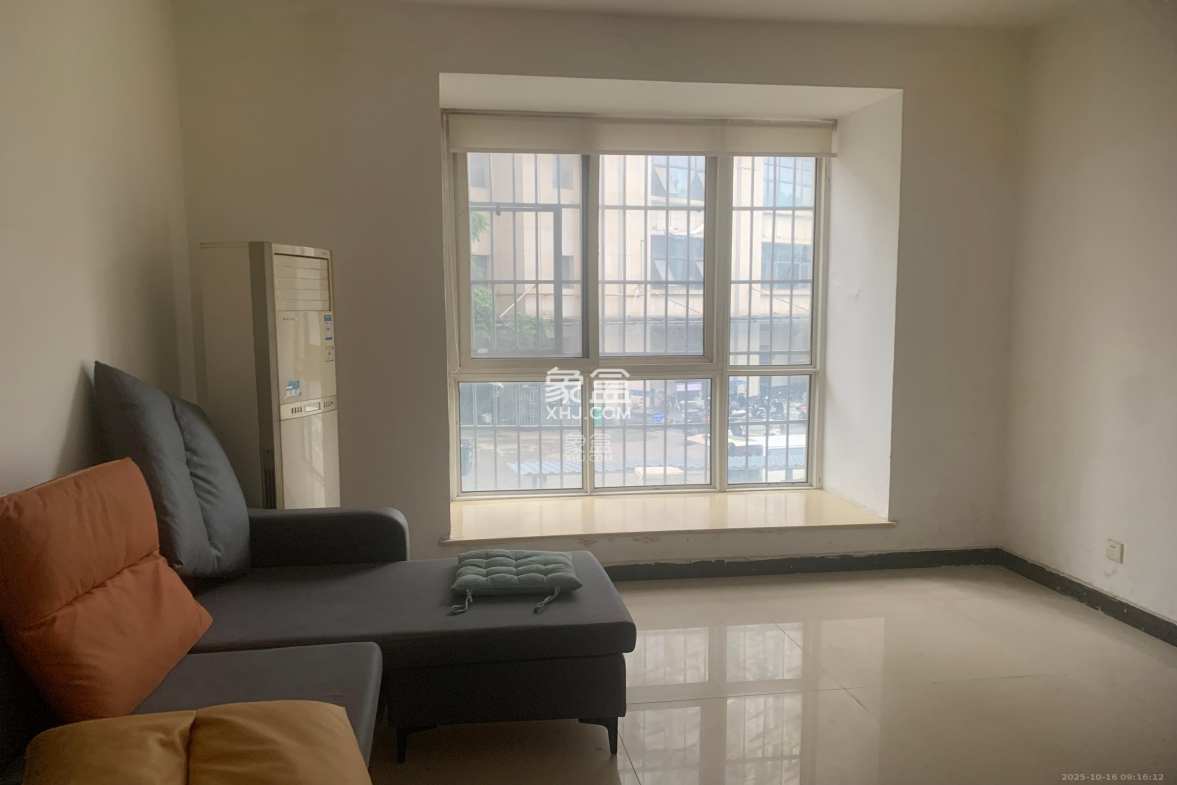 山水湾 2室2厅1卫 1500.0元/月 山水湾 2室2厅1卫 1500.0元/月室内图