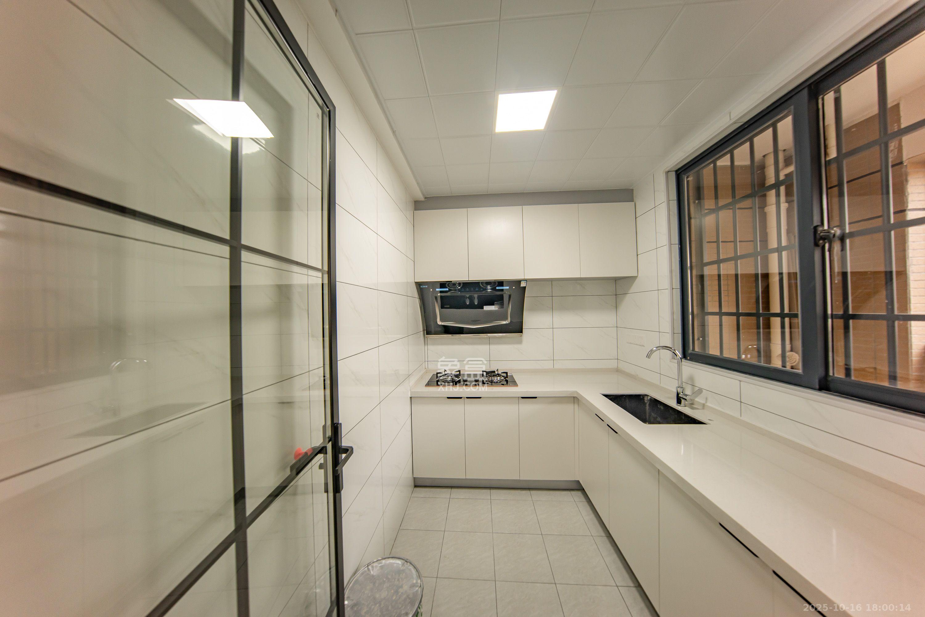 邦盛水岸御园  3室2厅2卫    2400.0元/月 邦盛水岸御园  3室2厅2卫    2400.0元/月室内图