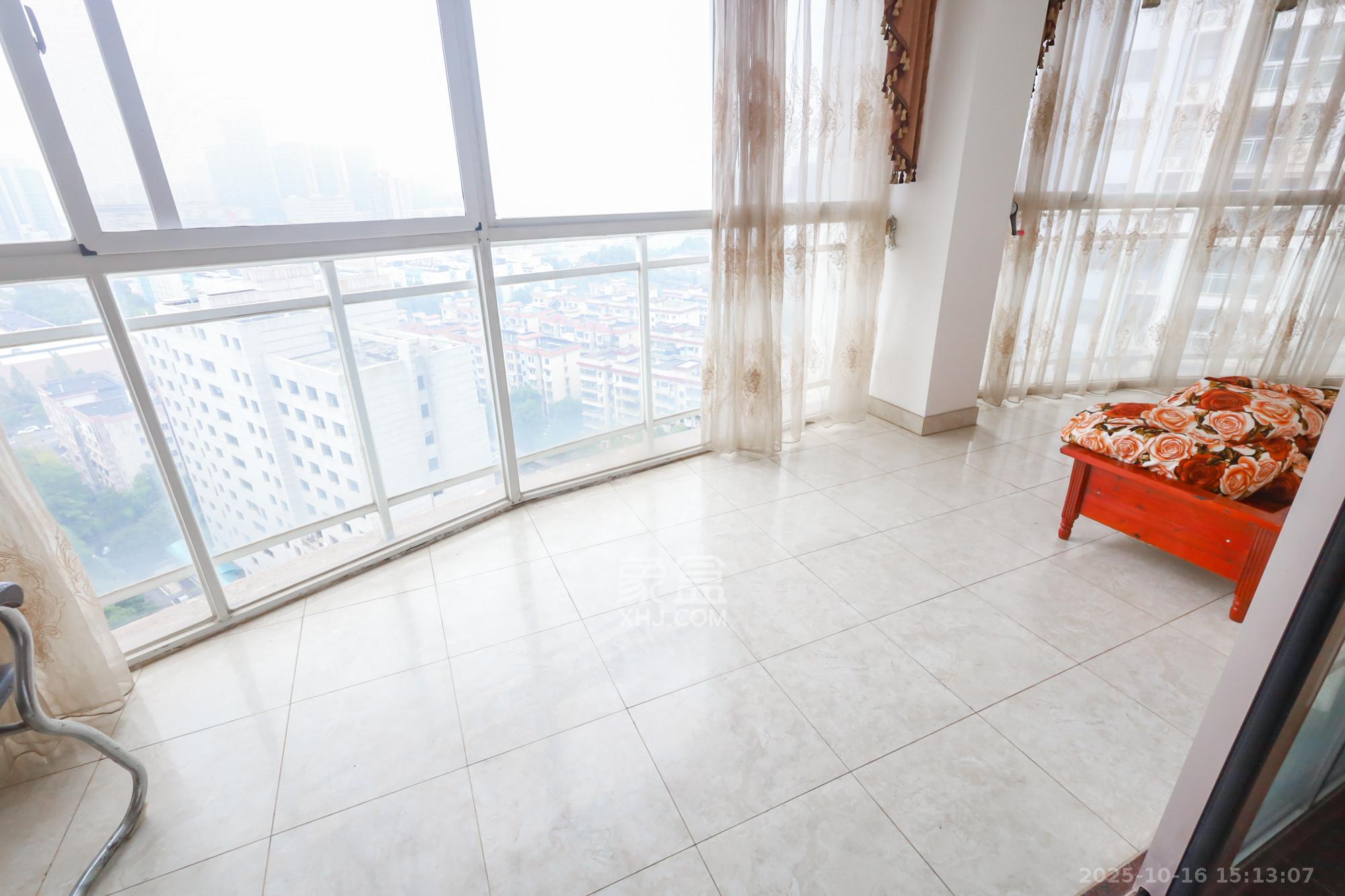 美林银谷  3室2厅2卫    88.0万 美林银谷  3室2厅2卫    88.0万阳台