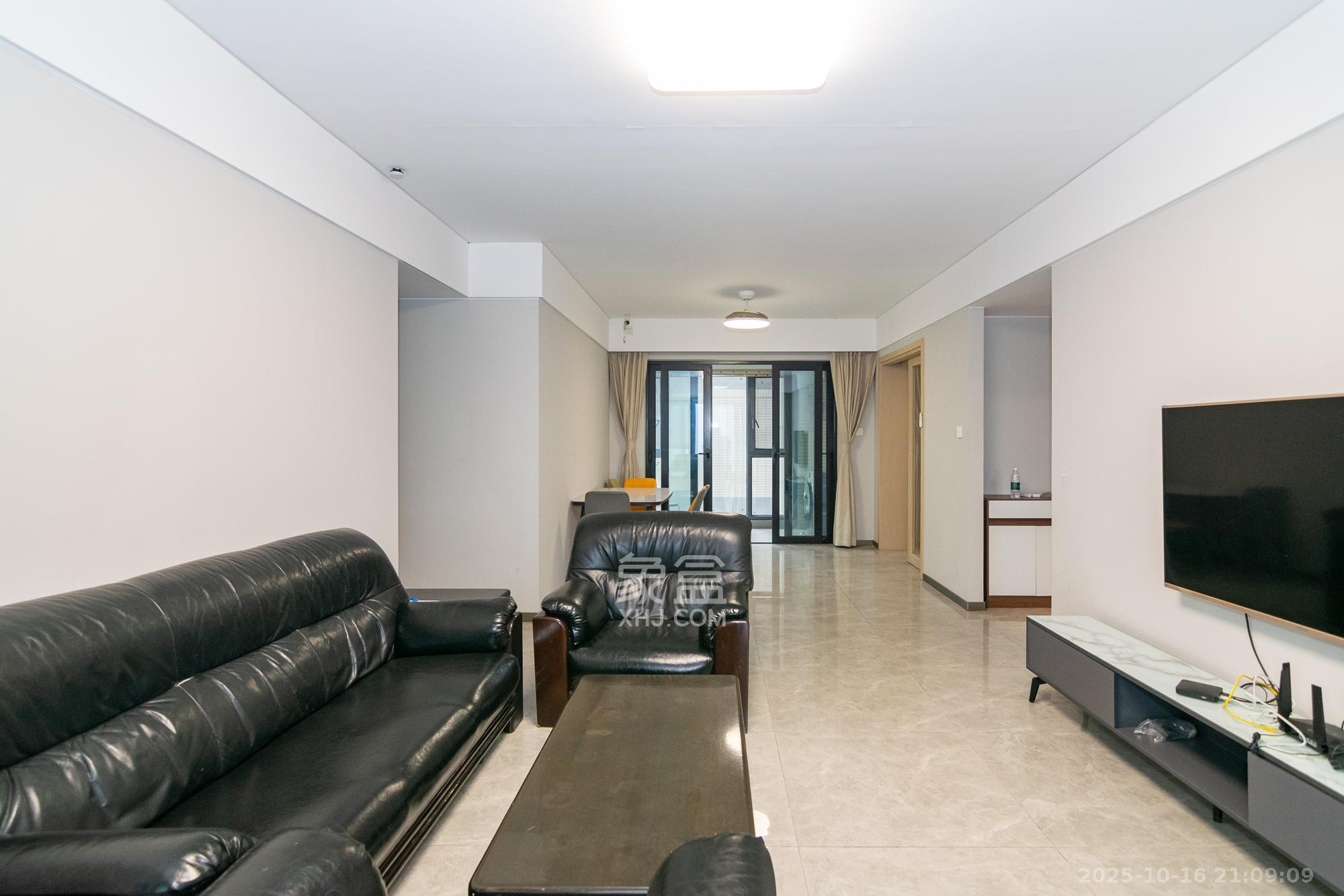 时代年华  4室2厅2卫    123.0万 时代年华  4室2厅2卫    123.0万客厅