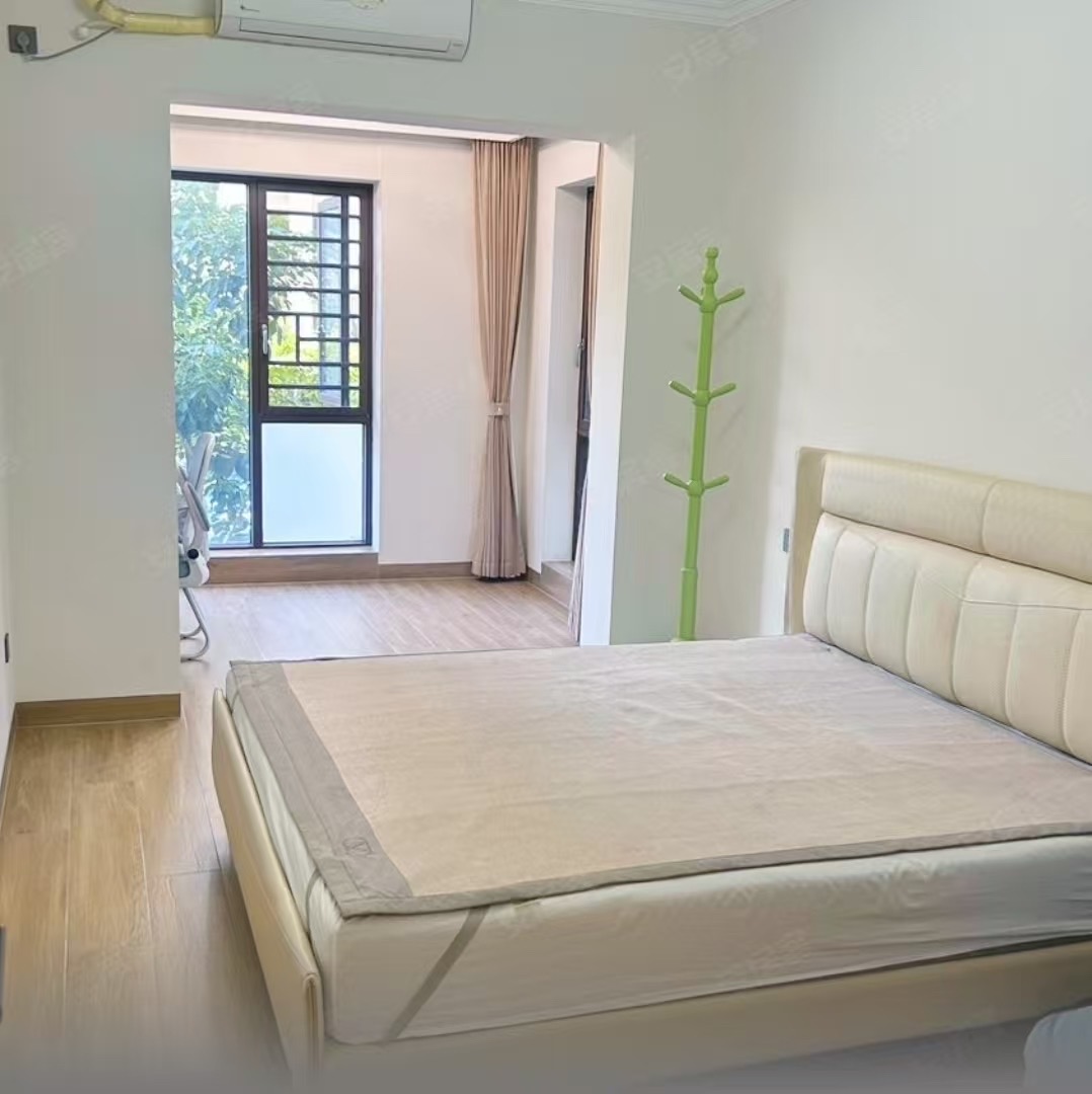 长弘御府  4室2厅2卫    390.0万 长弘御府  4室2厅2卫    390.0万客厅