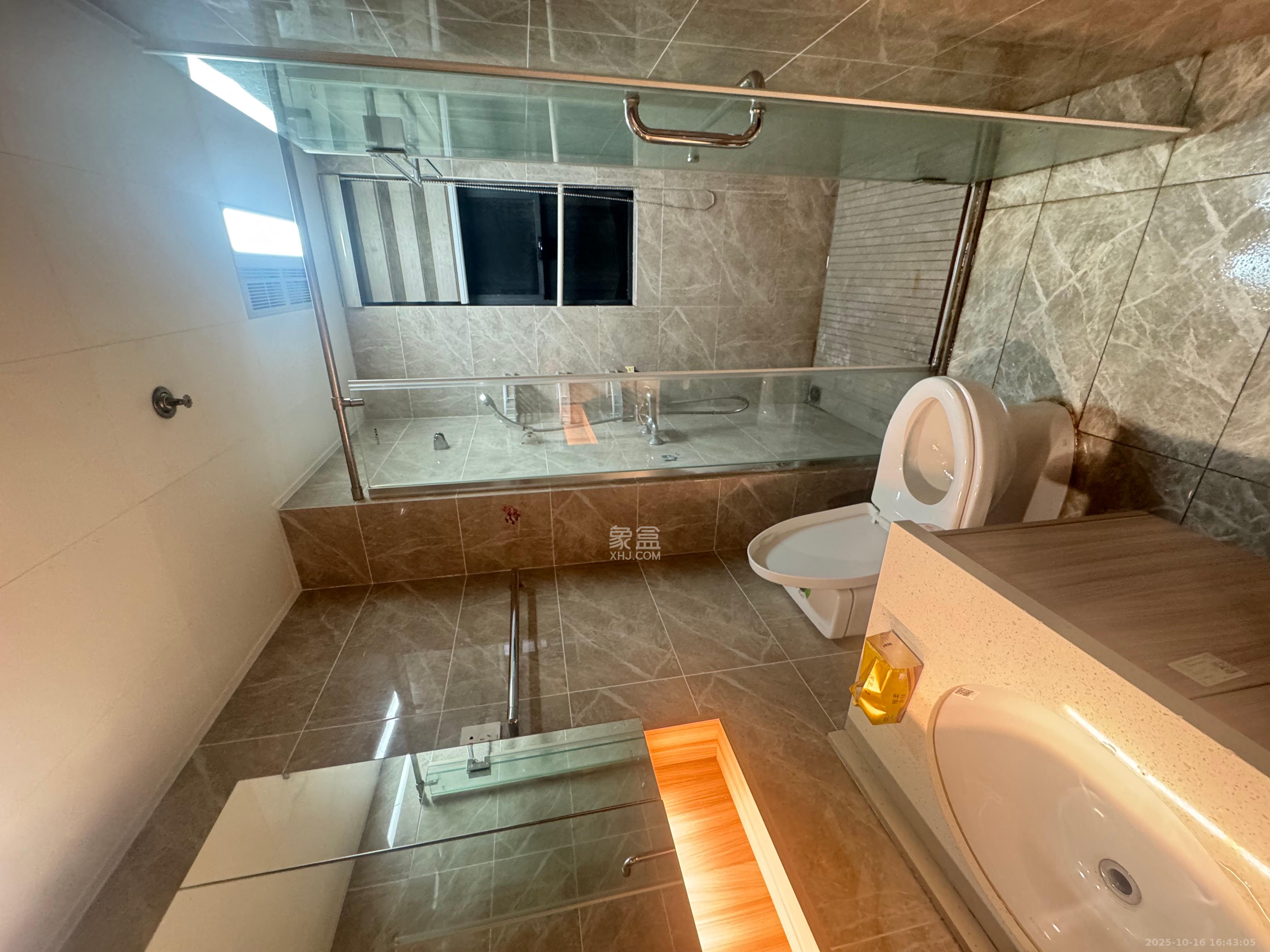 南山梅溪一方  3室1厅2卫    2700.0元/月室内图