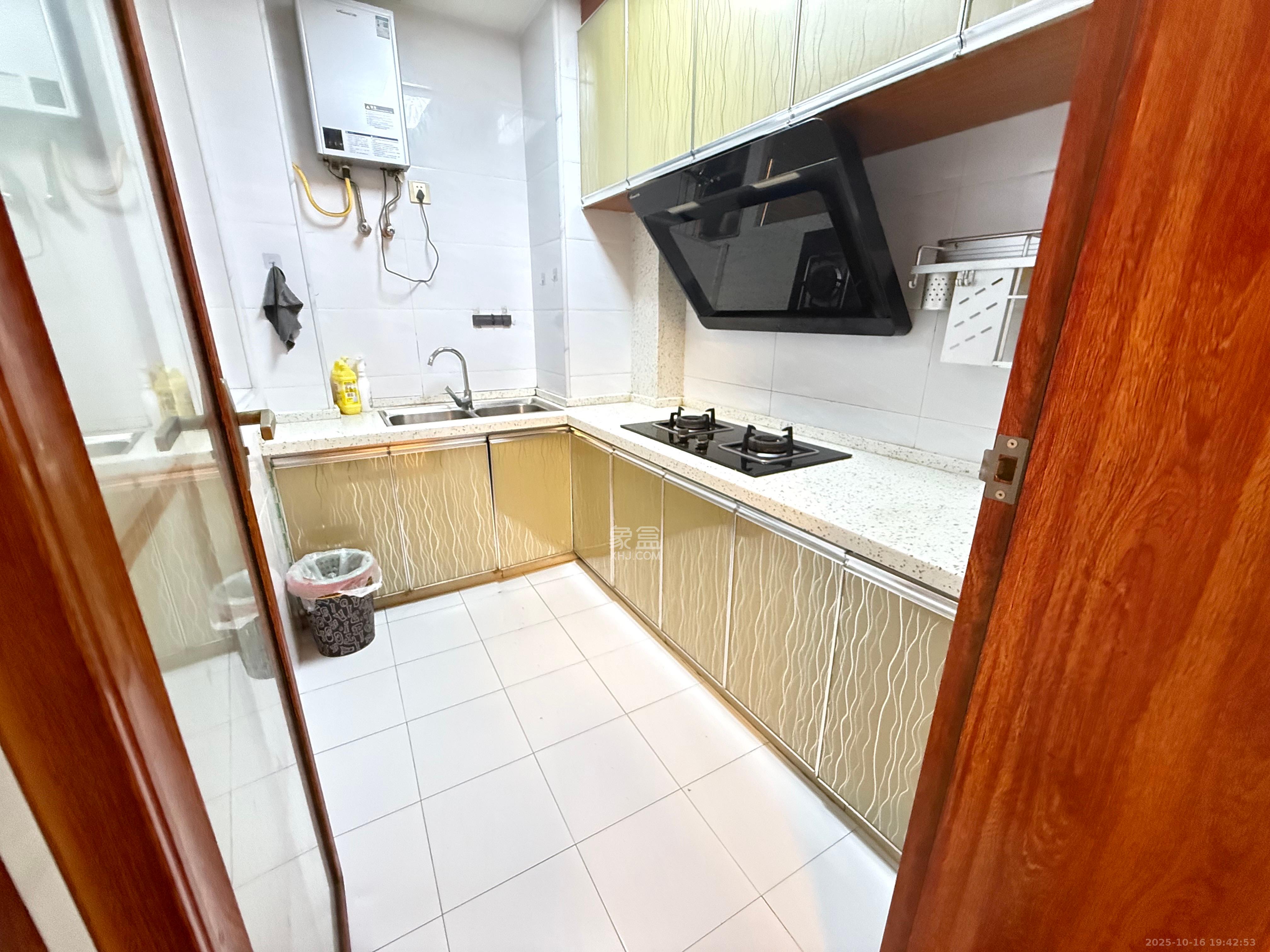 嘉顺苑 3室2厅2卫 2400.0元/月 嘉顺苑 3室2厅2卫 2400.0元/月室内图