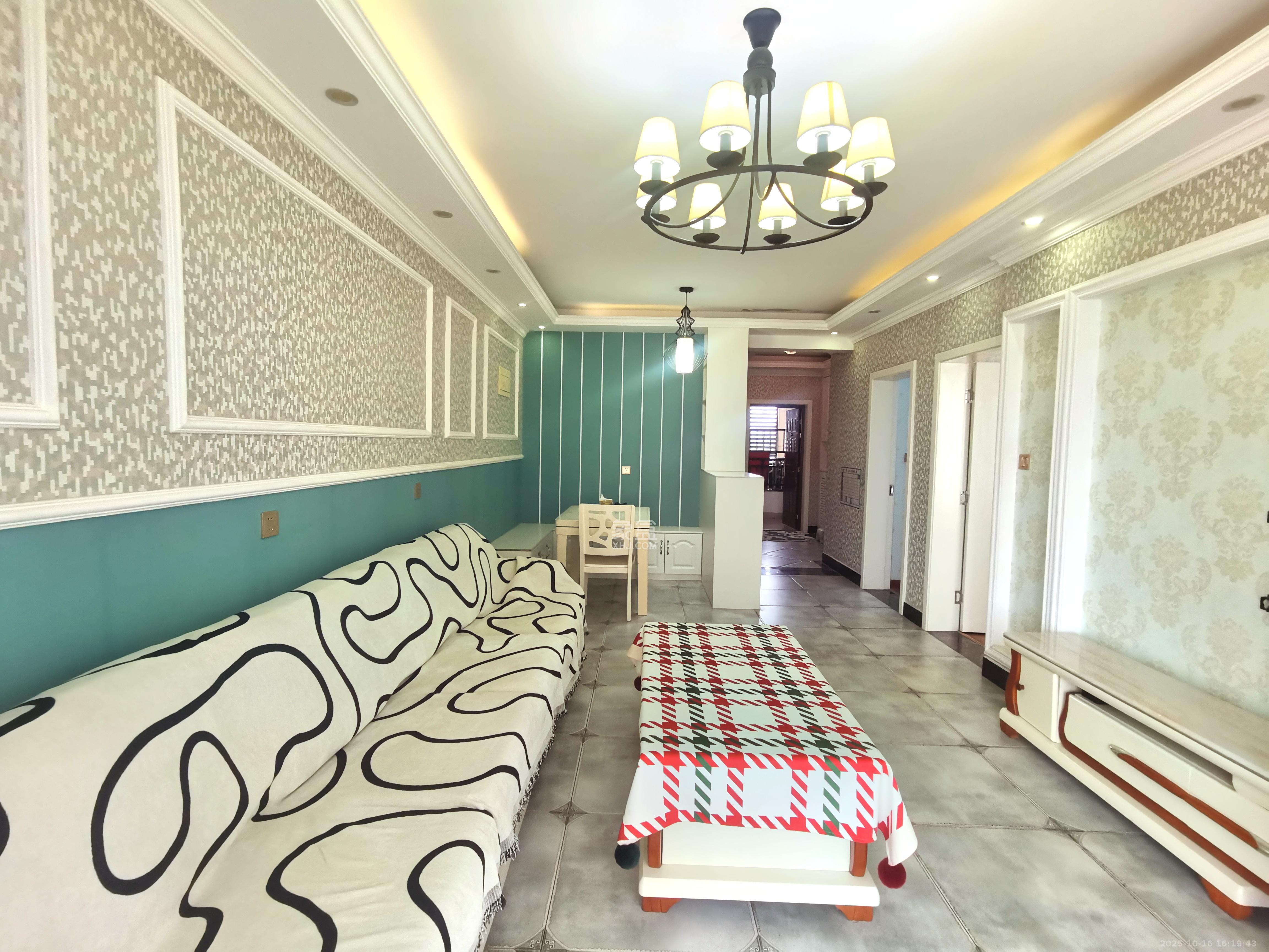 山语城三期  3室2厅1卫    2000.0元/月室内图