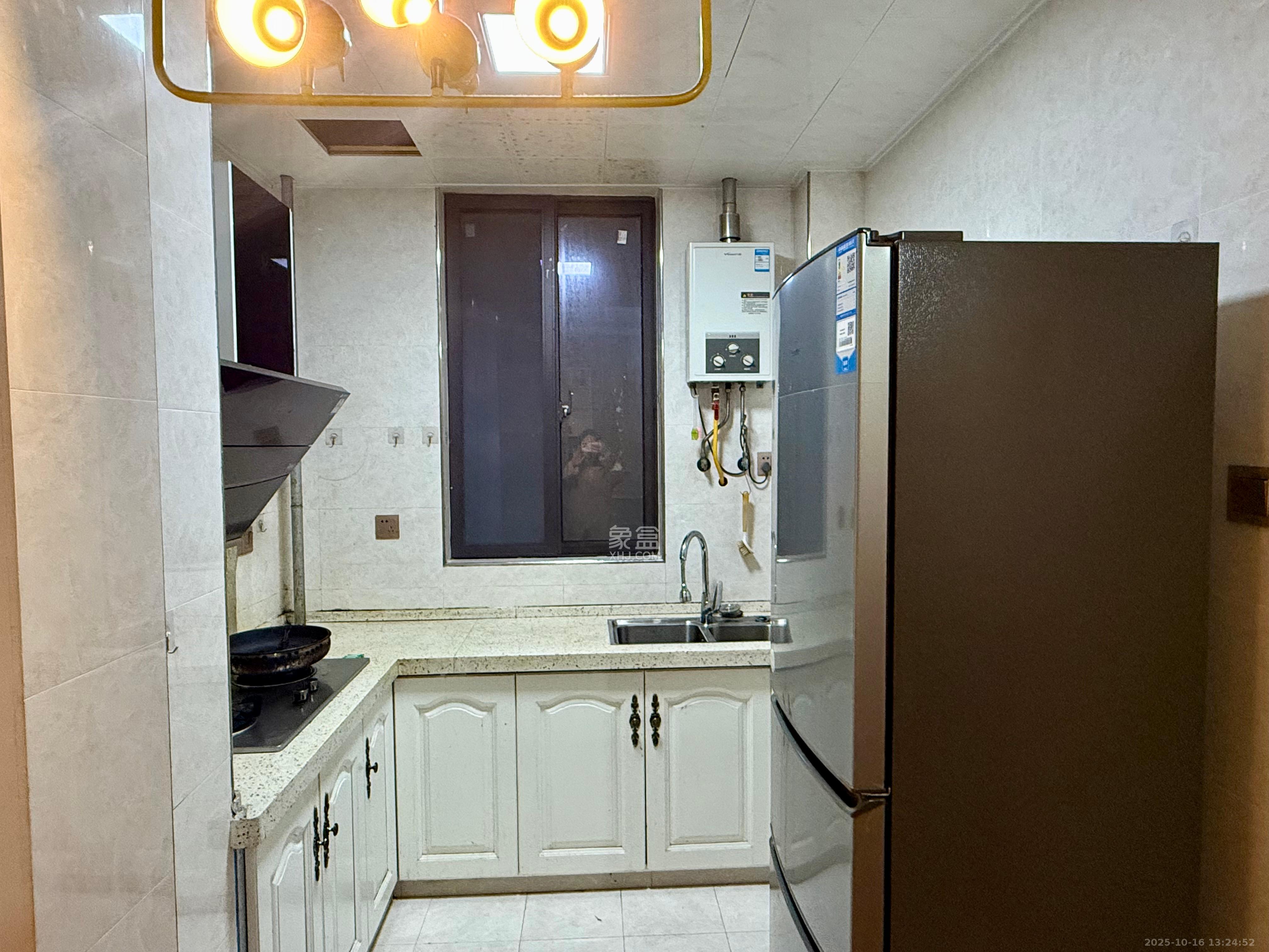 绿地海外滩一期  3室2厅1卫    1680.0元/月室内图