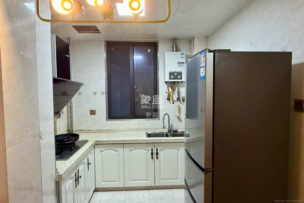 绿地海外滩一期  3室2厅1卫    1680.0元/月 绿地海外滩一期  3室2厅1卫    1680.0元/月室内图