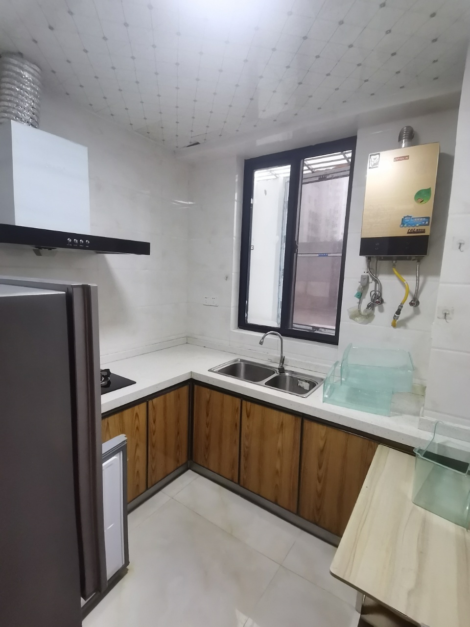 椰岛广场 1室3厅3卫 1800.0元/月 椰岛广场 1室3厅3卫 1800.0元/月室内图