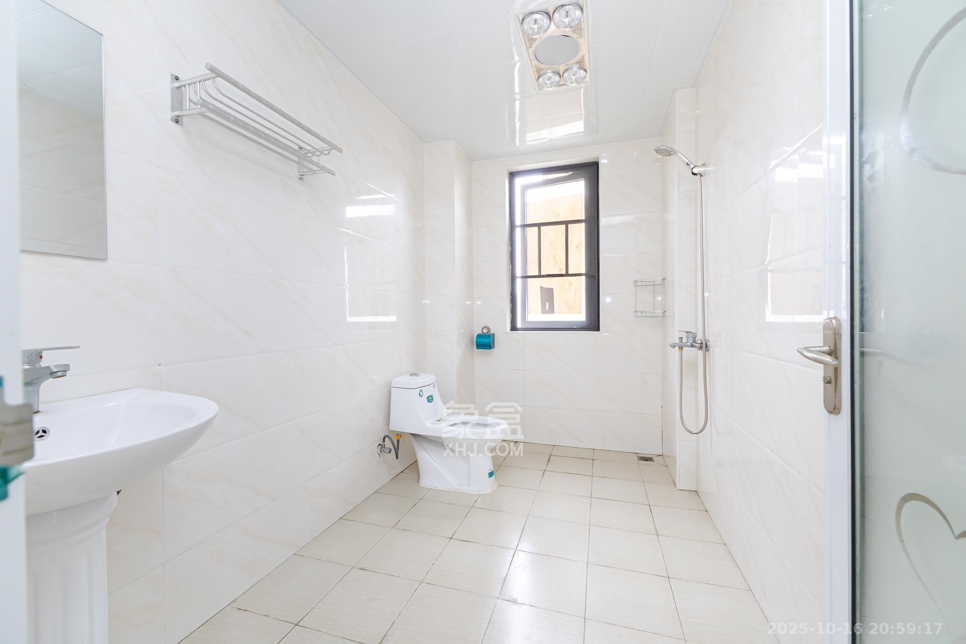 勤诚达境界城  4室2厅2卫    122.0万卫生间