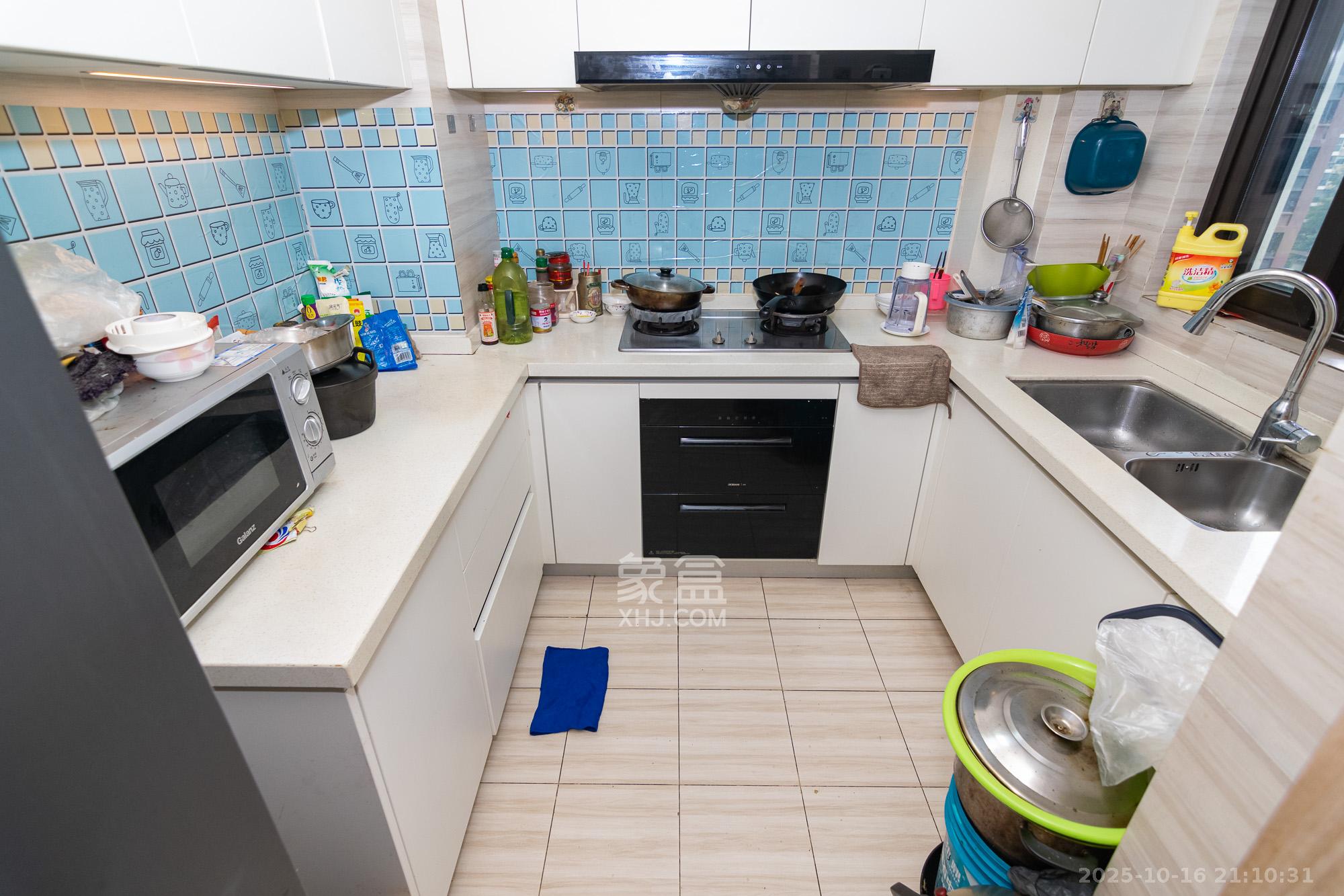 新城国际花都 3室2厅2卫 75.0万 新城国际花都 3室2厅2卫 75.0万厨房