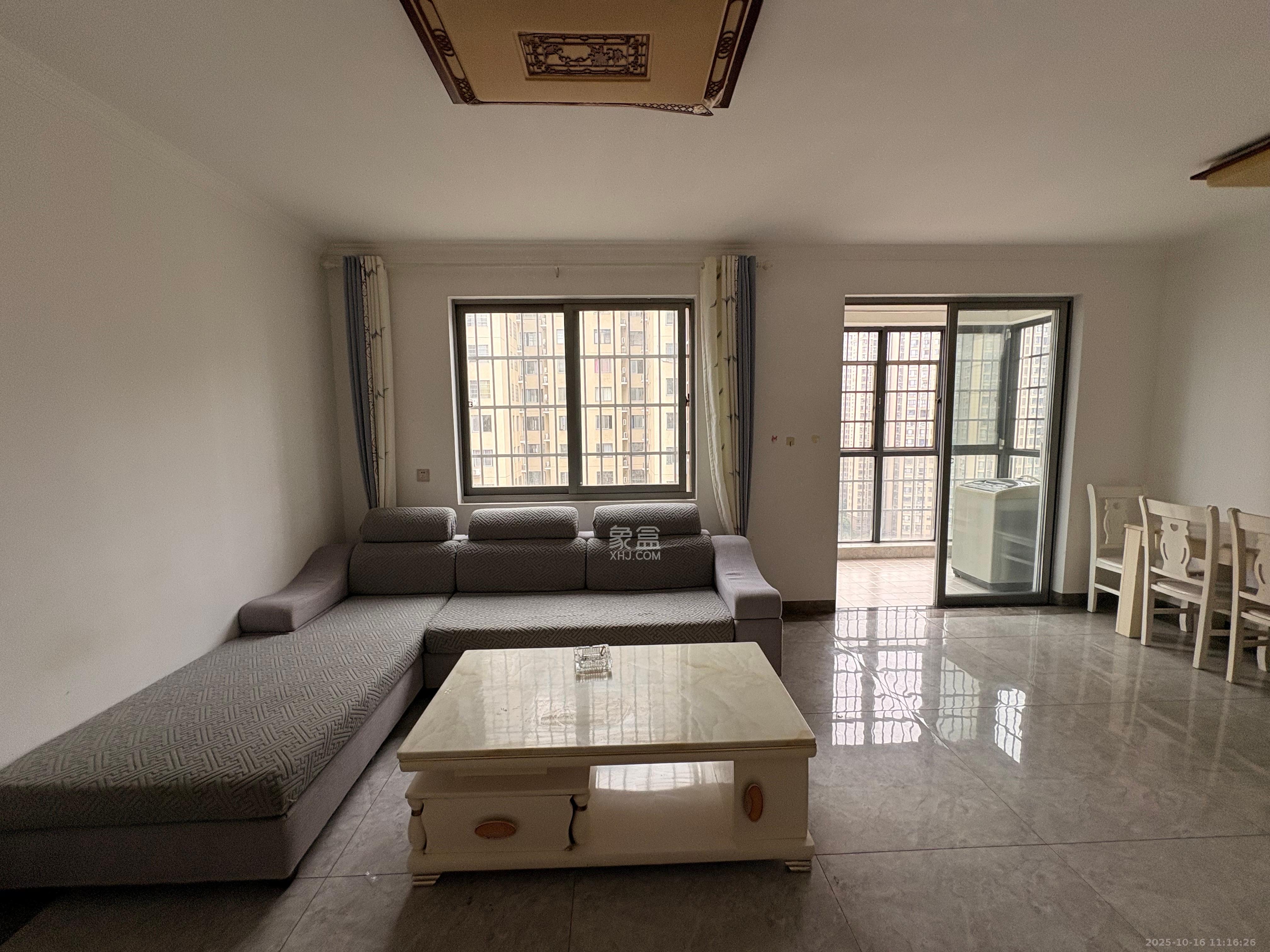 汇景豪庭  1室2厅1卫    2500.0元/月