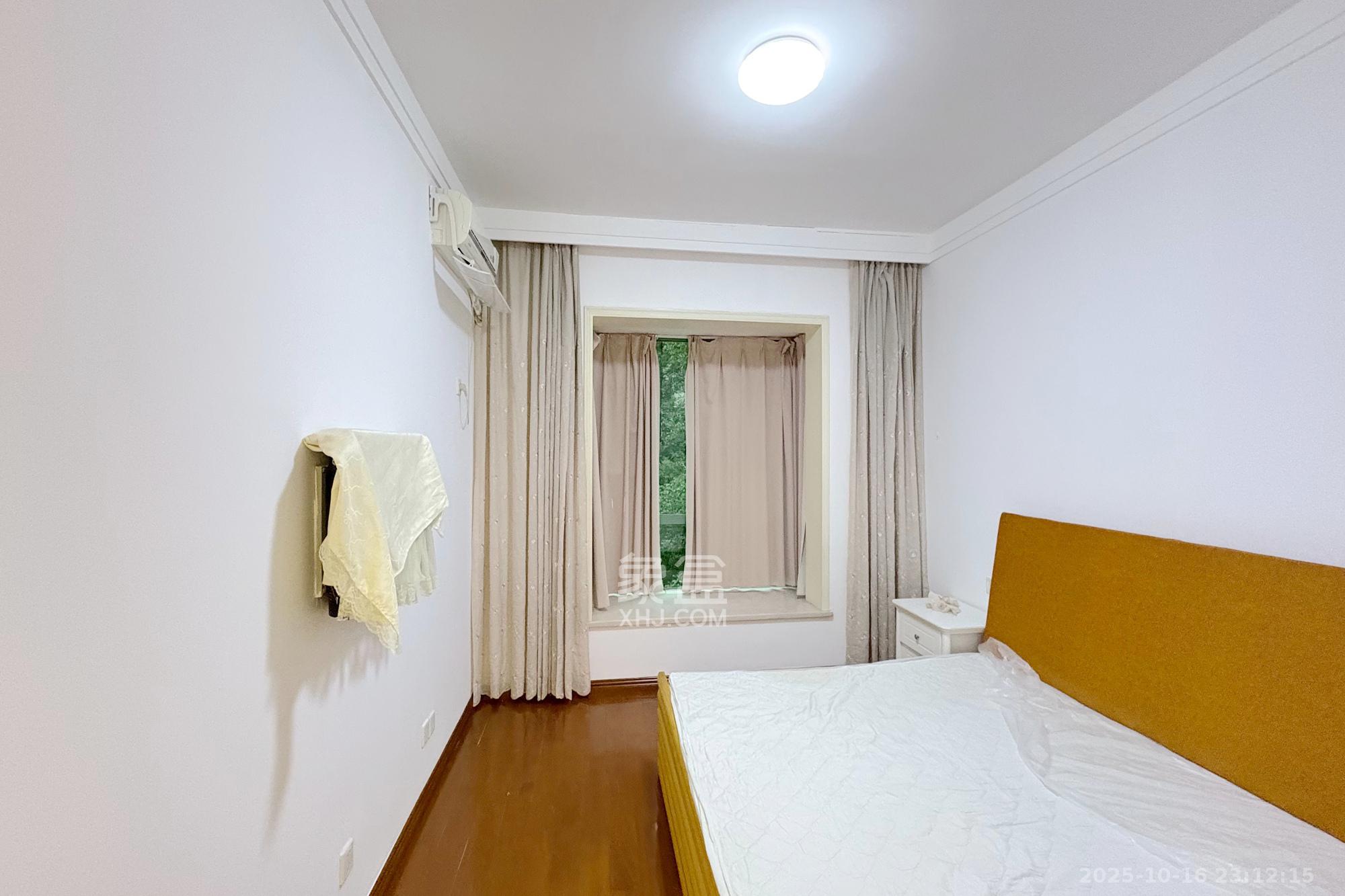 梦泽园  3室2厅2卫    188.0万卧室