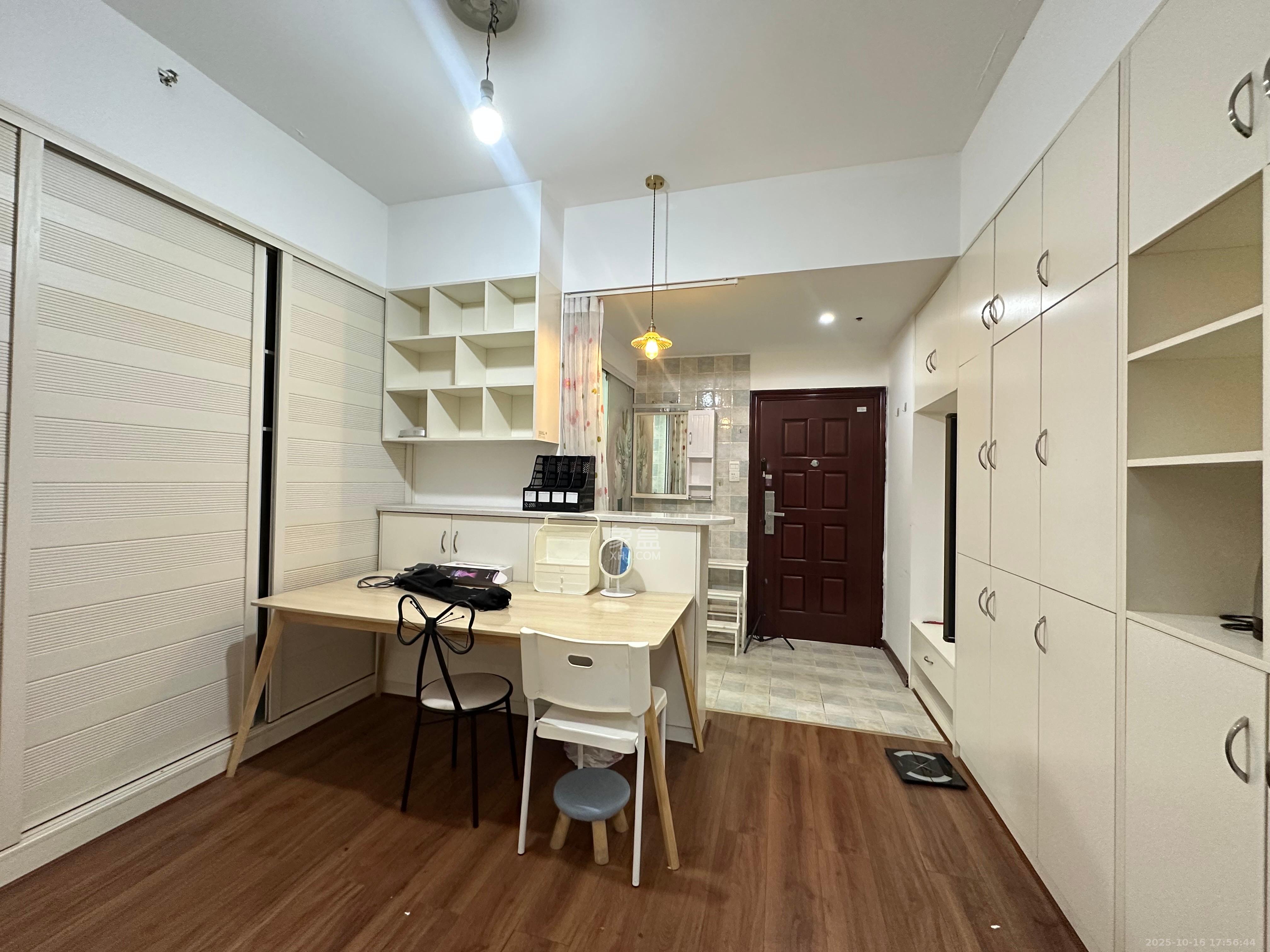 第六都（陆都小区）  1室1厅1卫    1700.0元/月室内图