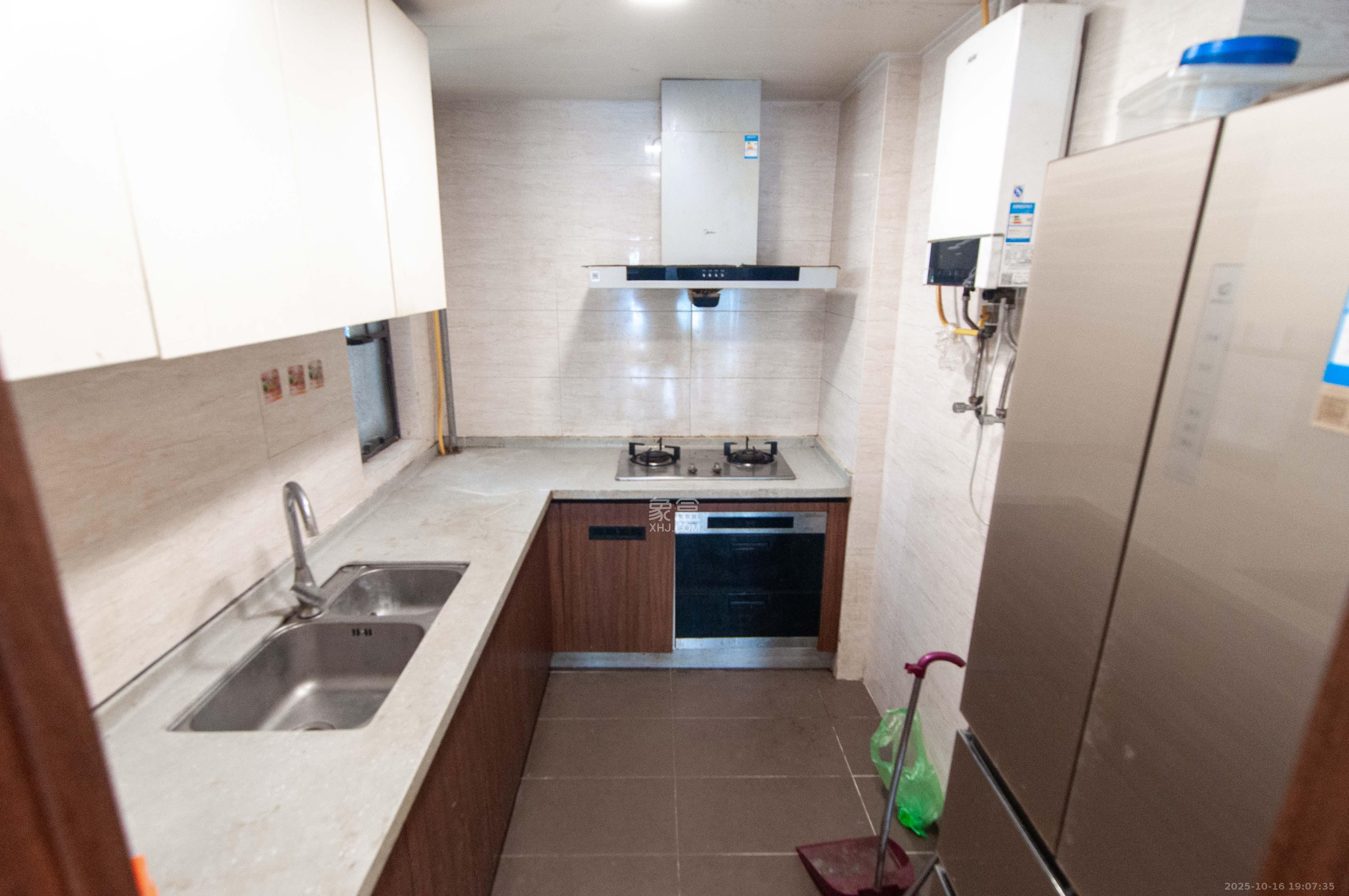 万科里梅溪郡 3室2厅1卫 170.0万 万科里梅溪郡 3室2厅1卫 170.0万厨房