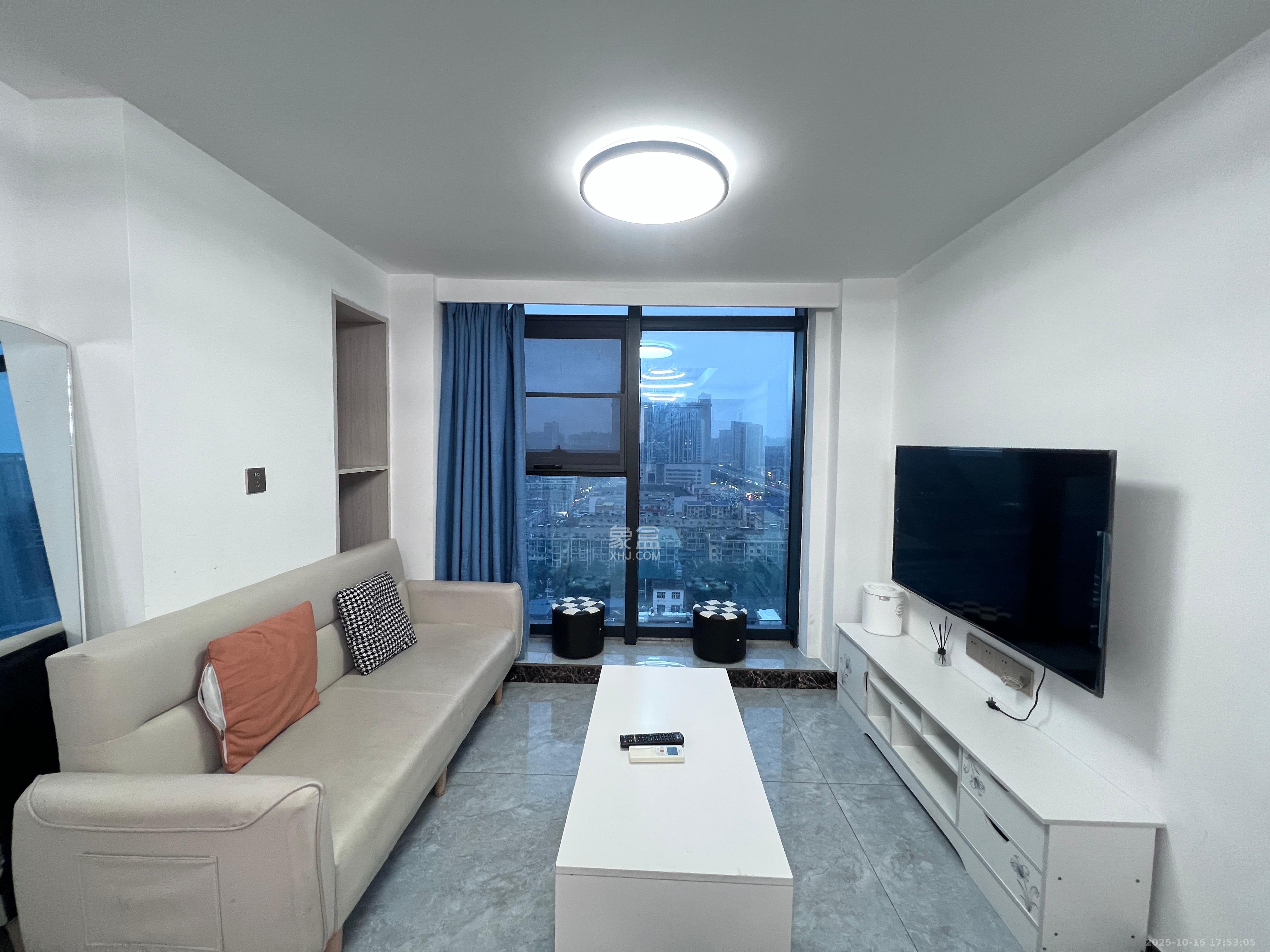 东盈商业广场（华泉城市广场）  2室1厅1卫    2200.0元/月