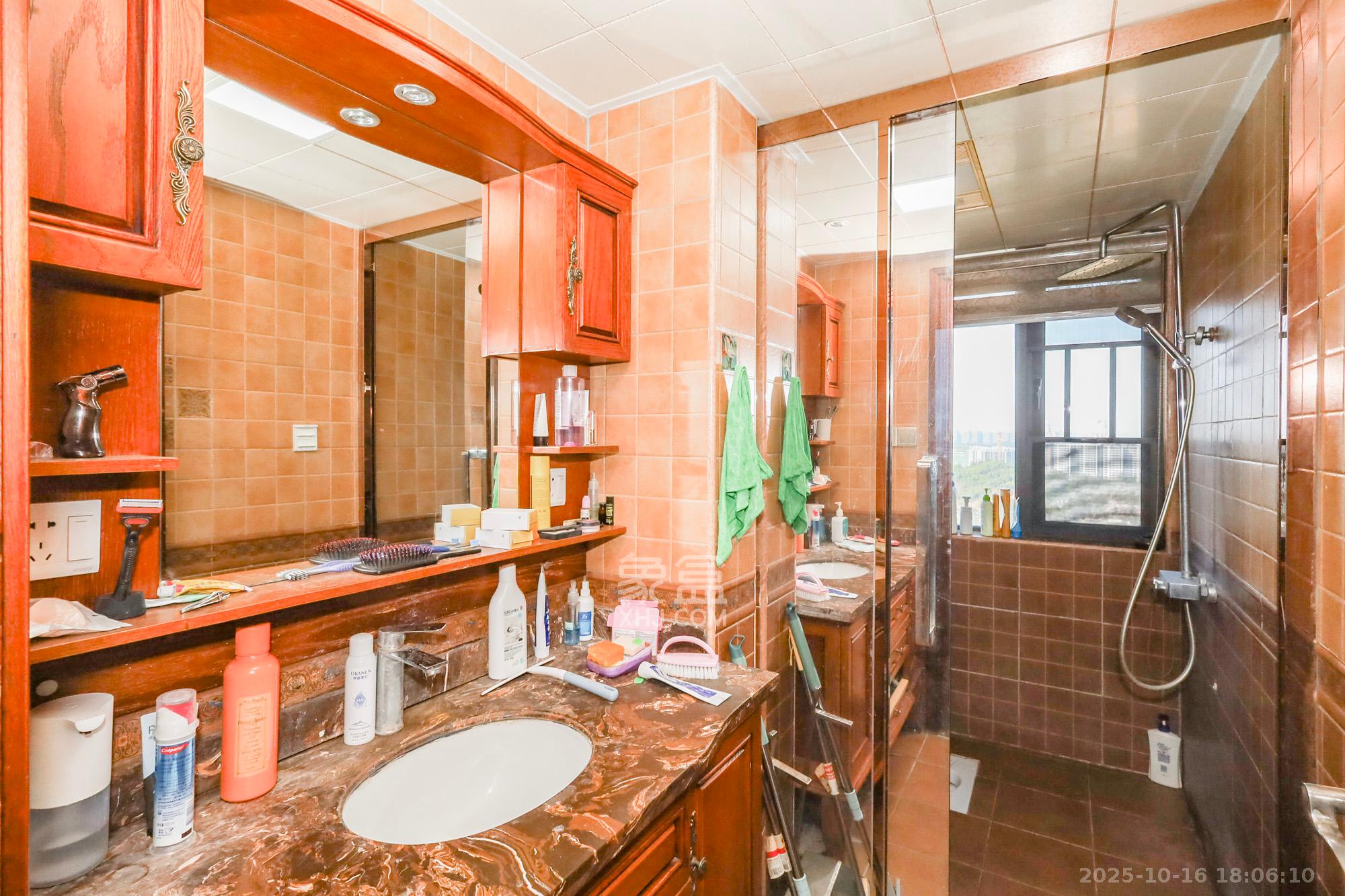 钰龙天下二期（钰龙佳园）  4室2厅2卫    265.0万卫生间