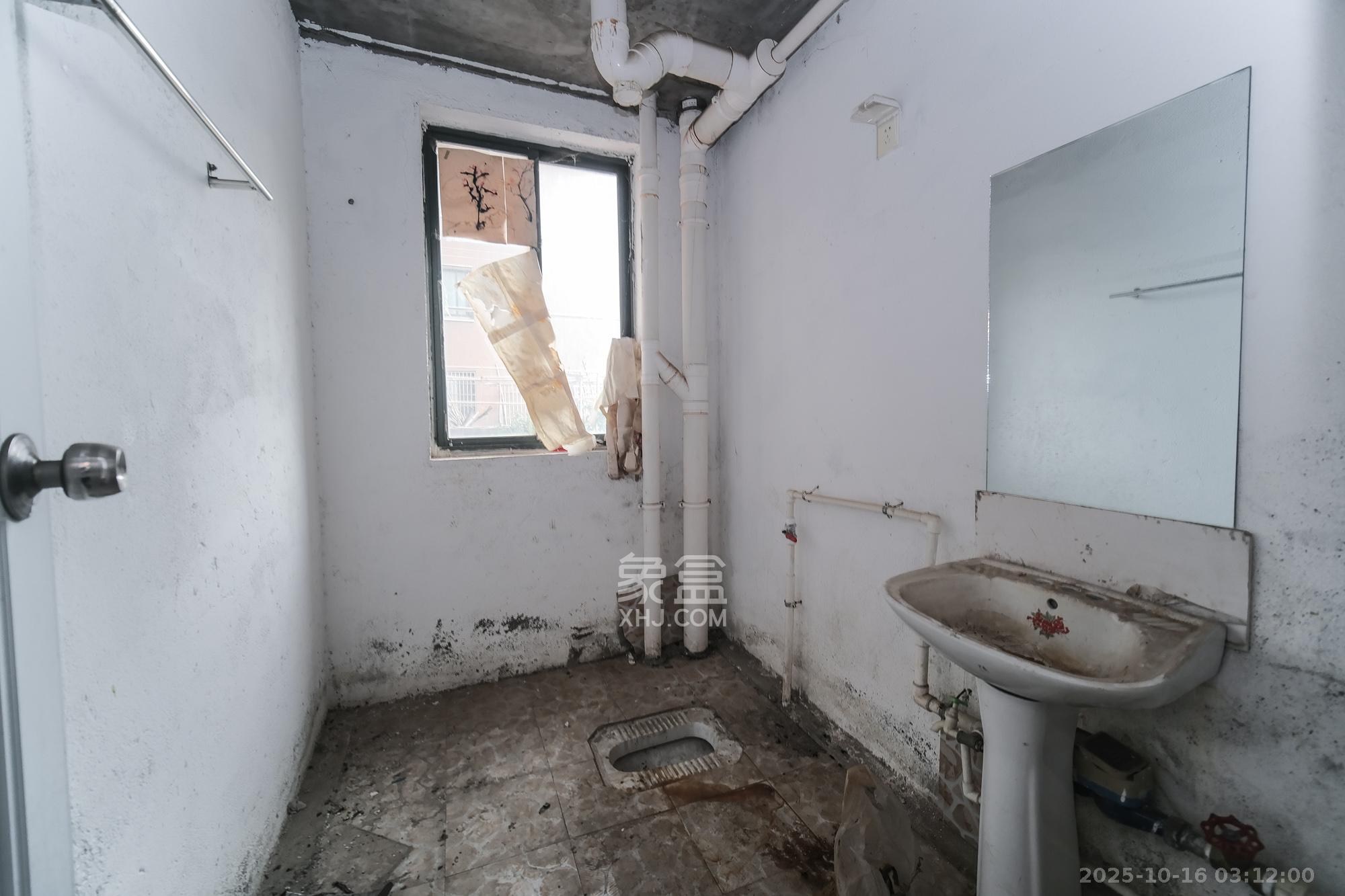 圆梦完美生活 2室1厅1卫 42.0万 圆梦完美生活 2室1厅1卫 42.0万卫生间