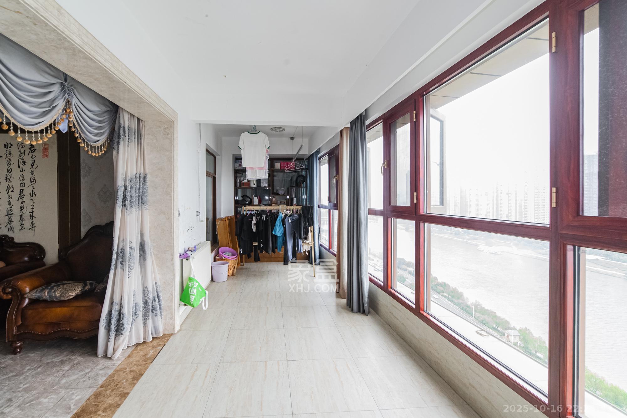 恒大御景半岛湘江苑(恒大御景半岛一期)  4室2厅3卫    300.0万 恒大御景半岛湘江苑(恒大御景半岛一期)  4室2厅3卫    300.0万阳台