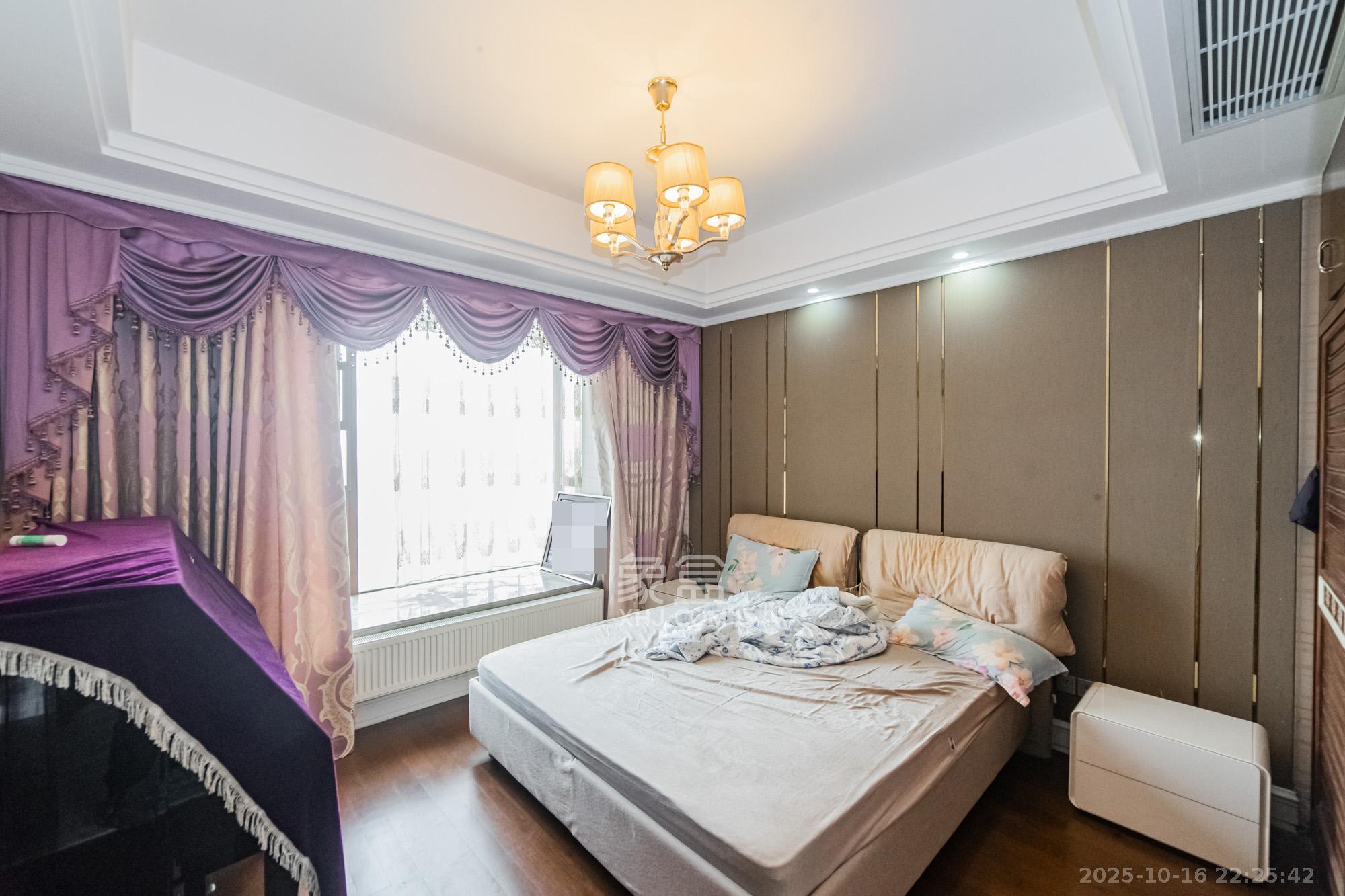 恒大御景半岛湘江苑(恒大御景半岛一期)  4室2厅3卫    300.0万 恒大御景半岛湘江苑(恒大御景半岛一期)  4室2厅3卫    300.0万卧室