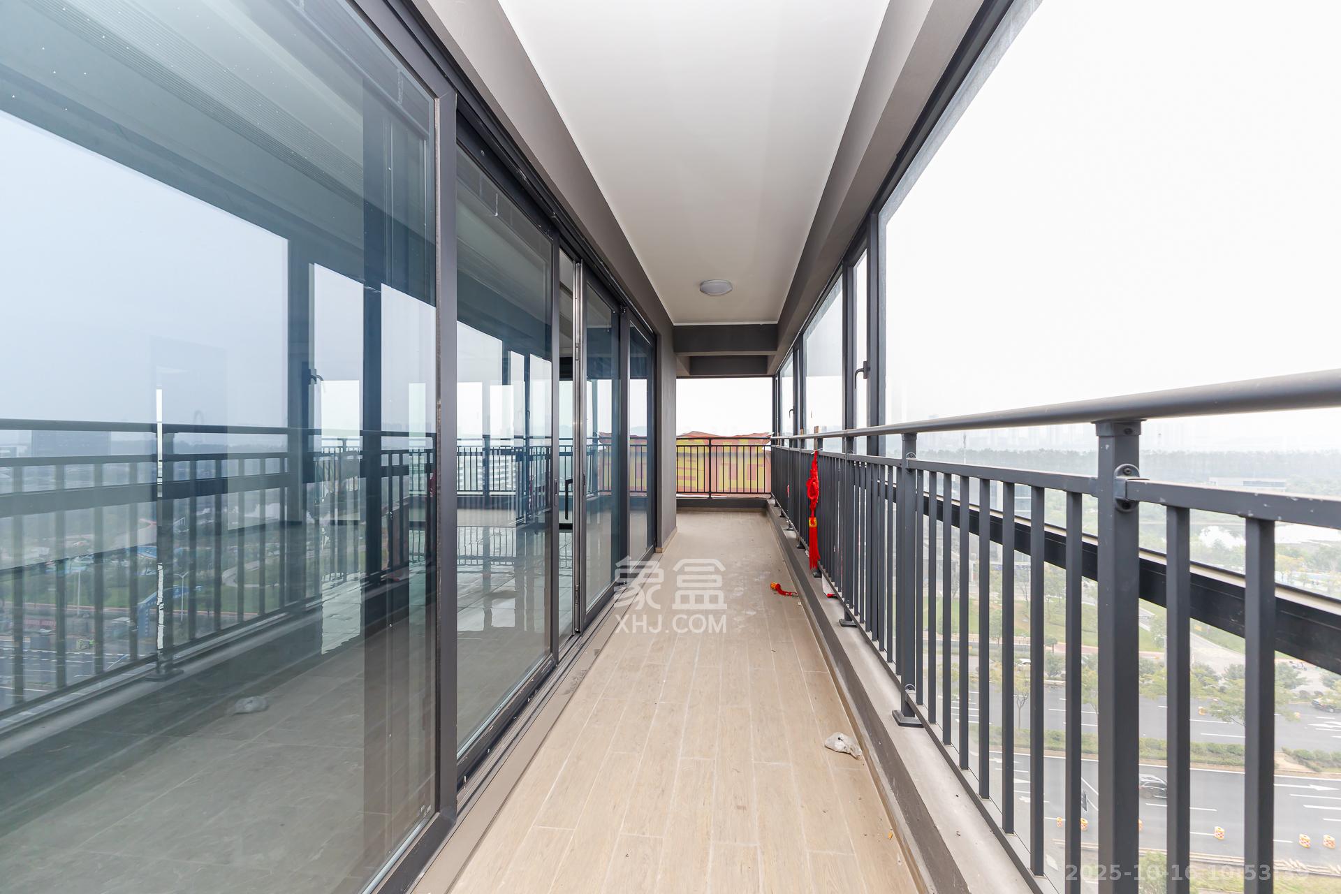 越秀湘江星汇城三期 4室2厅2卫 320.0万 越秀湘江星汇城三期 4室2厅2卫 320.0万阳台