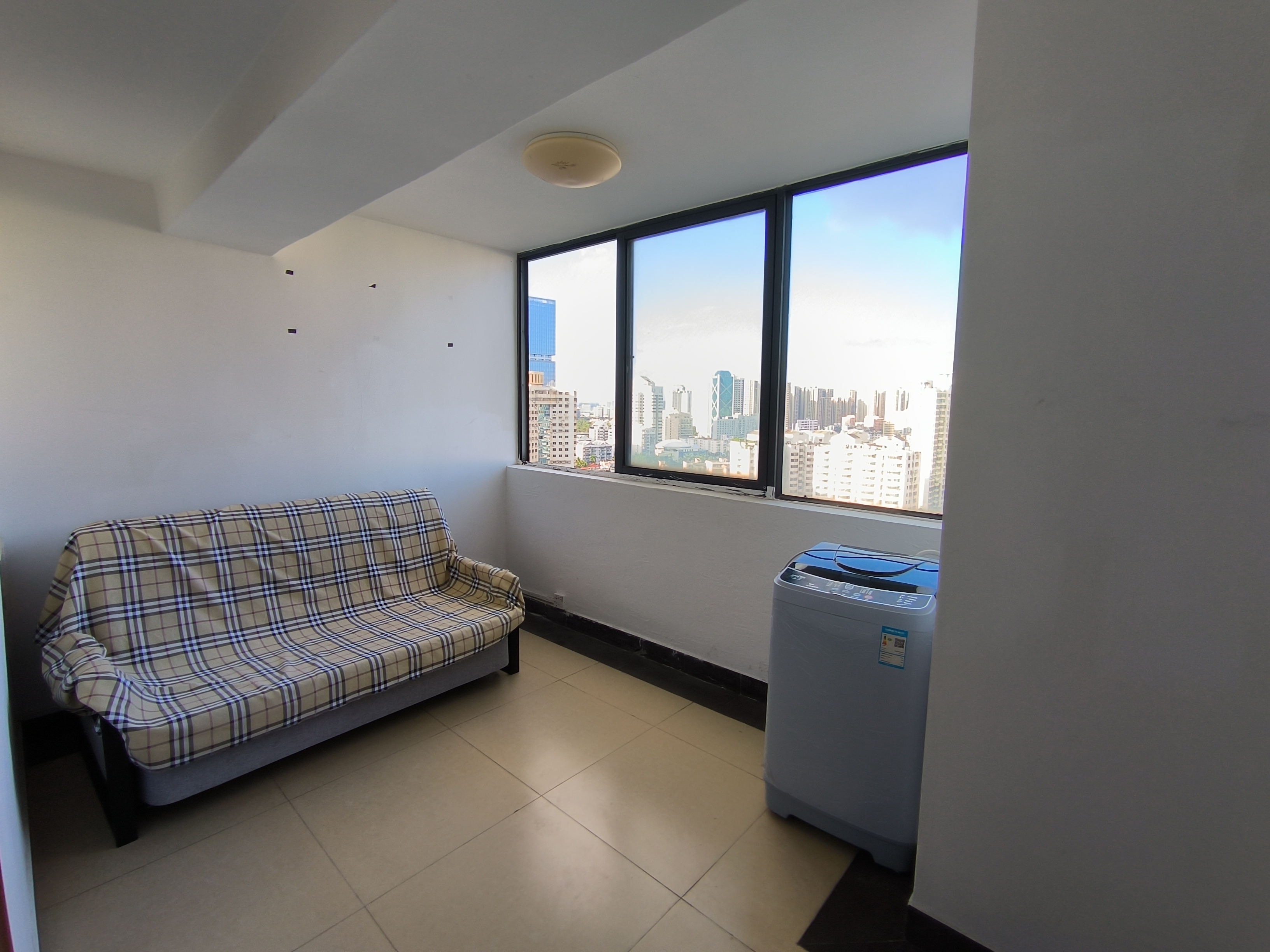 帝国大厦 1室1厅1卫 55.0万 帝国大厦 1室1厅1卫 55.0万客厅