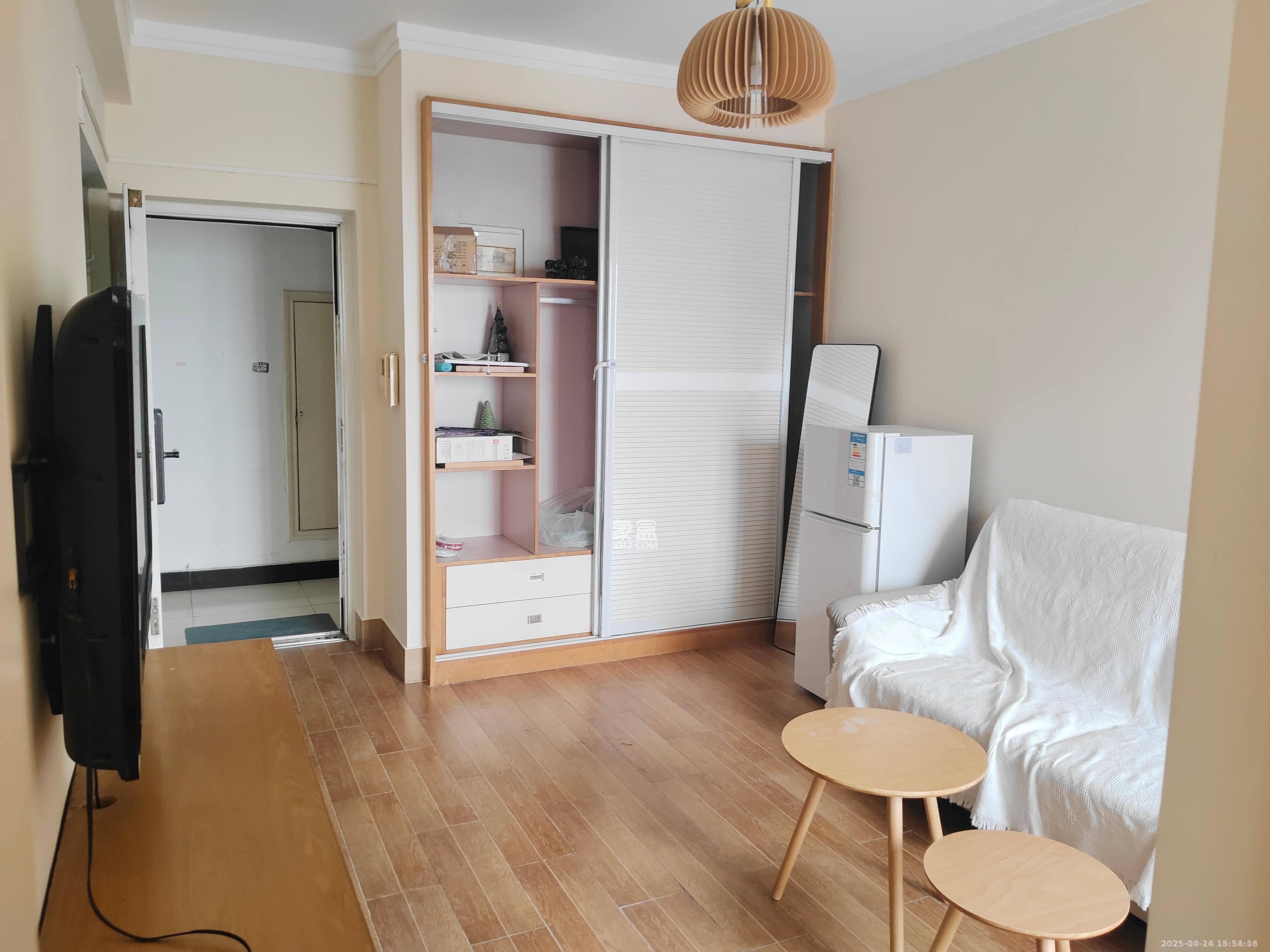 中天广场  1室1厅1卫    2300.0元/月 中天广场  1室1厅1卫    2300.0元/月室内图