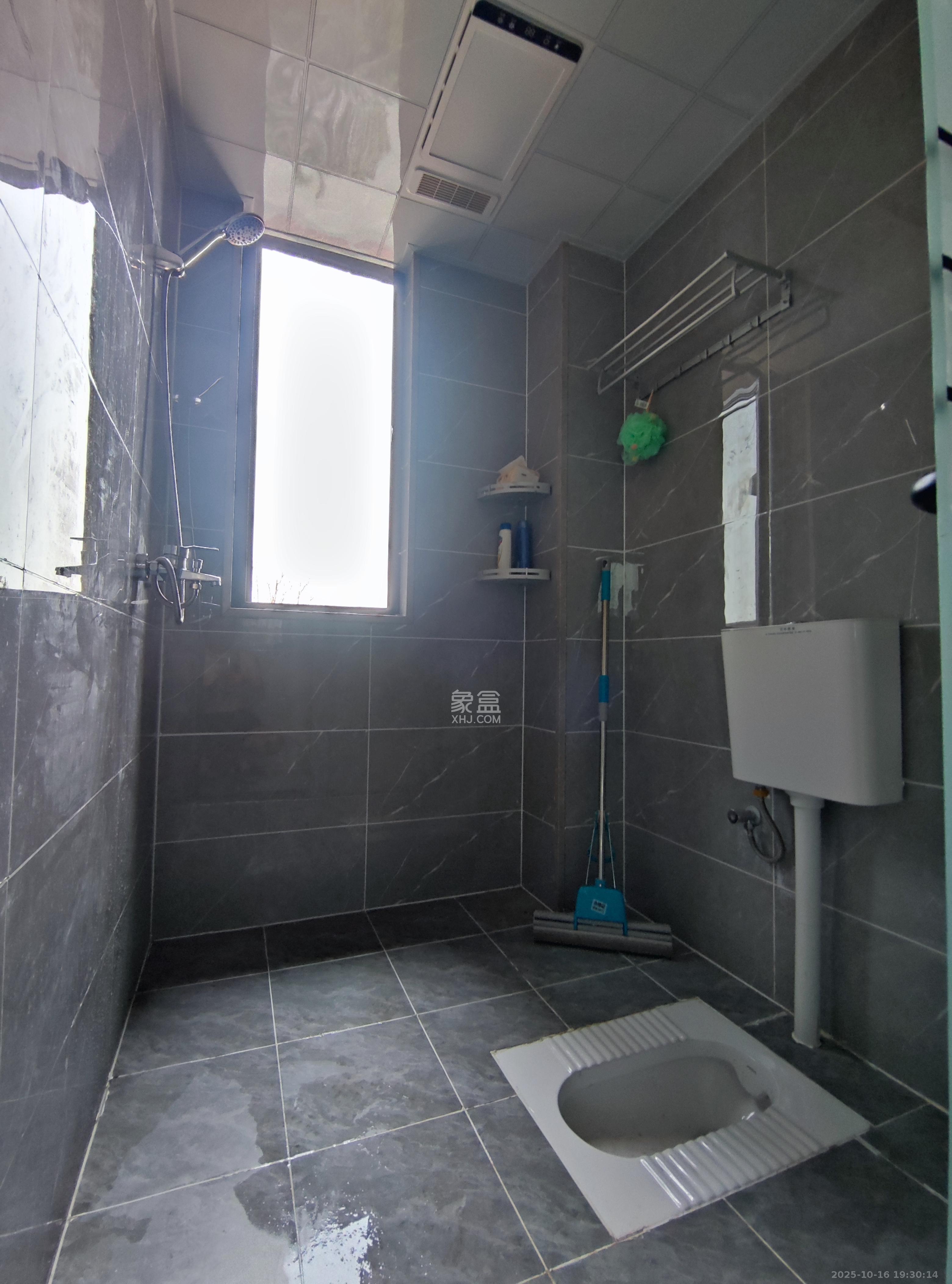 金辉优步湖畔  4室2厅2卫    2200.0元/月 金辉优步湖畔  4室2厅2卫    2200.0元/月室内图