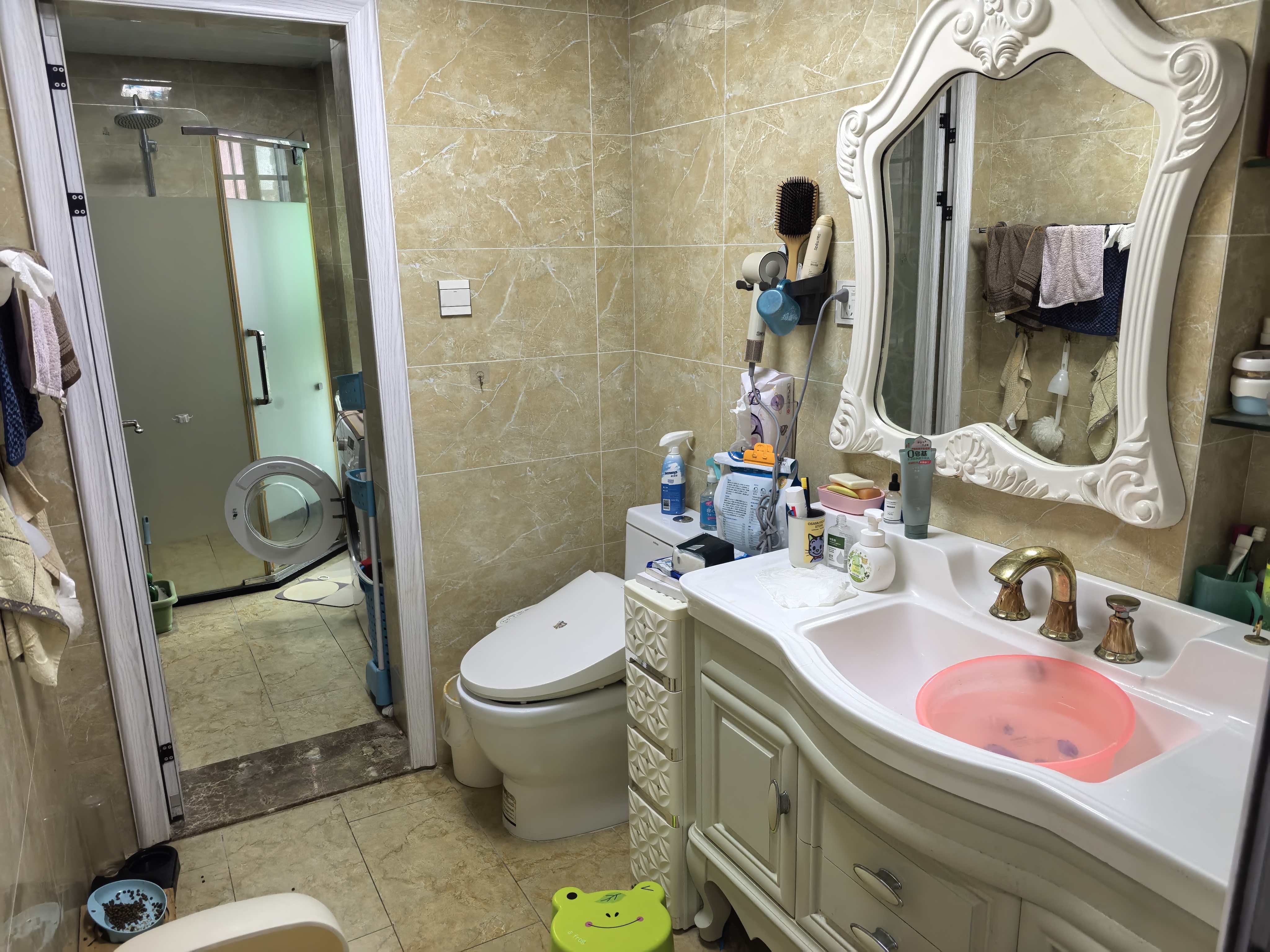 海岸豪庭  3室2厅2卫    207.0万 海岸豪庭  3室2厅2卫    207.0万客厅