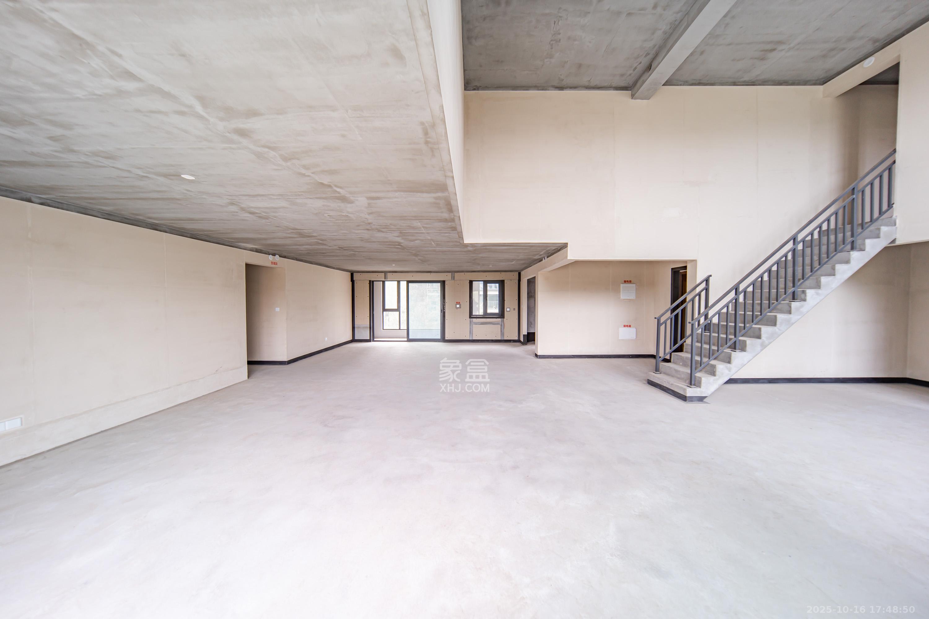 华润置地润樾府  4室2厅2卫    229.0万 华润置地润樾府  4室2厅2卫    229.0万客厅