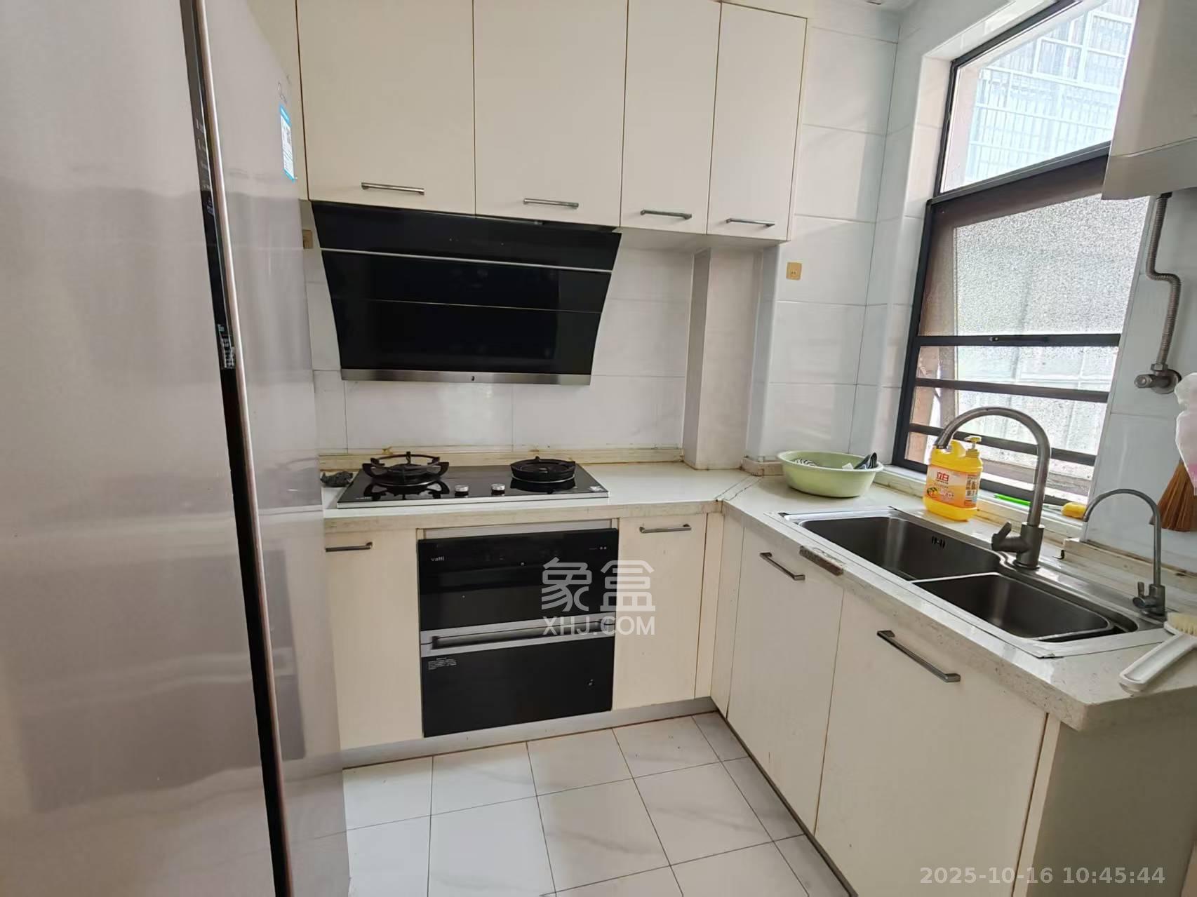 新景未来城 1室2厅2卫 1600.0元/月 新景未来城 1室2厅2卫 1600.0元/月室内图