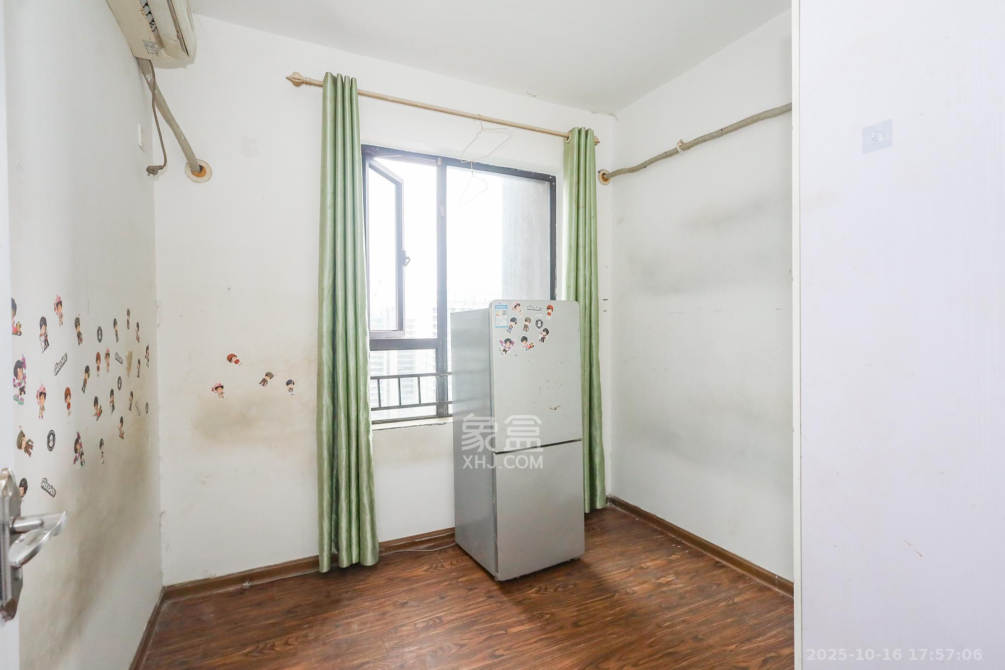 协信星澜汇  4室2厅2卫    110.0万卧室