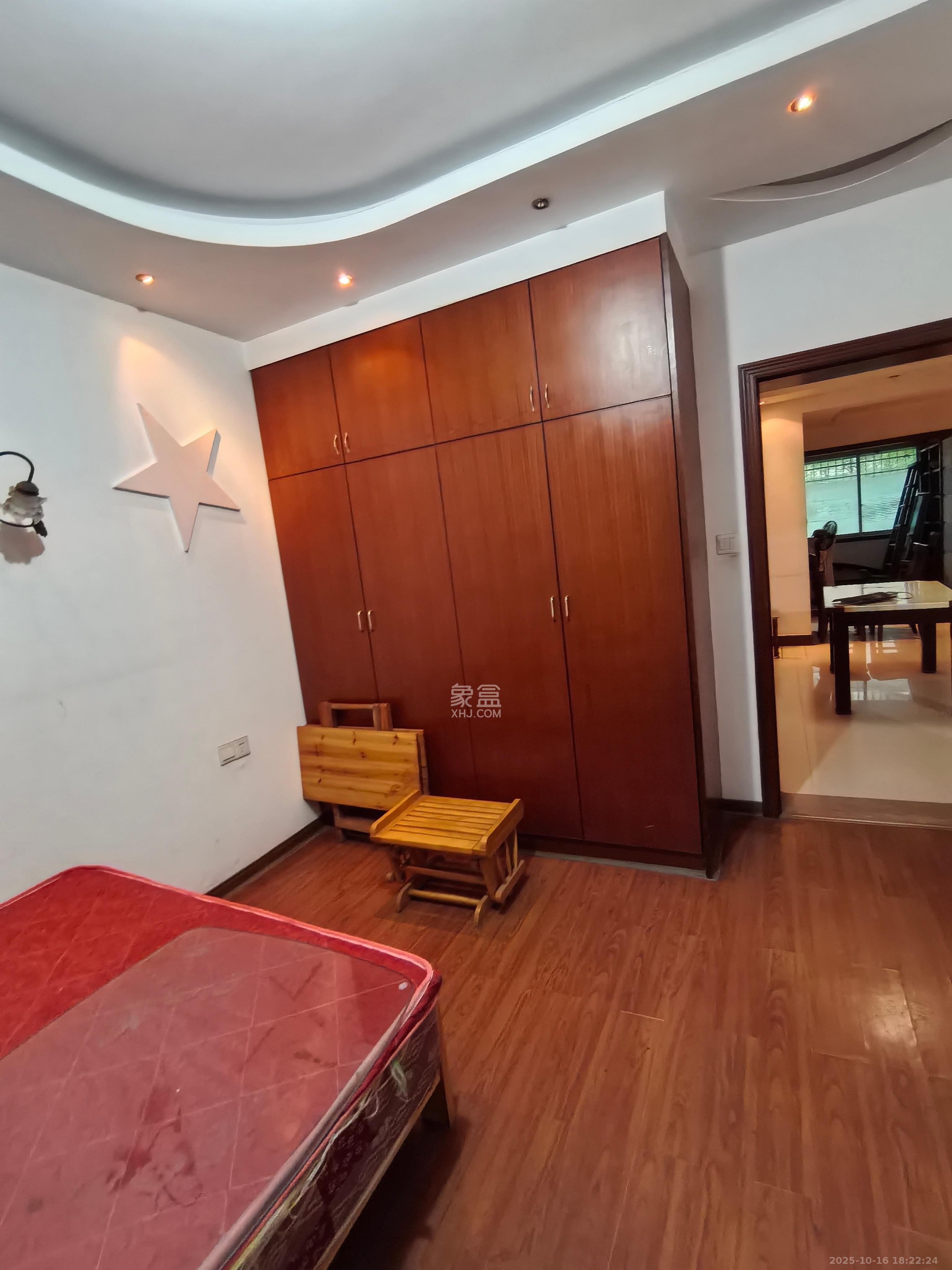 中南汽车世界 3室2厅1卫 1300.0元/月 中南汽车世界 3室2厅1卫 1300.0元/月室内图