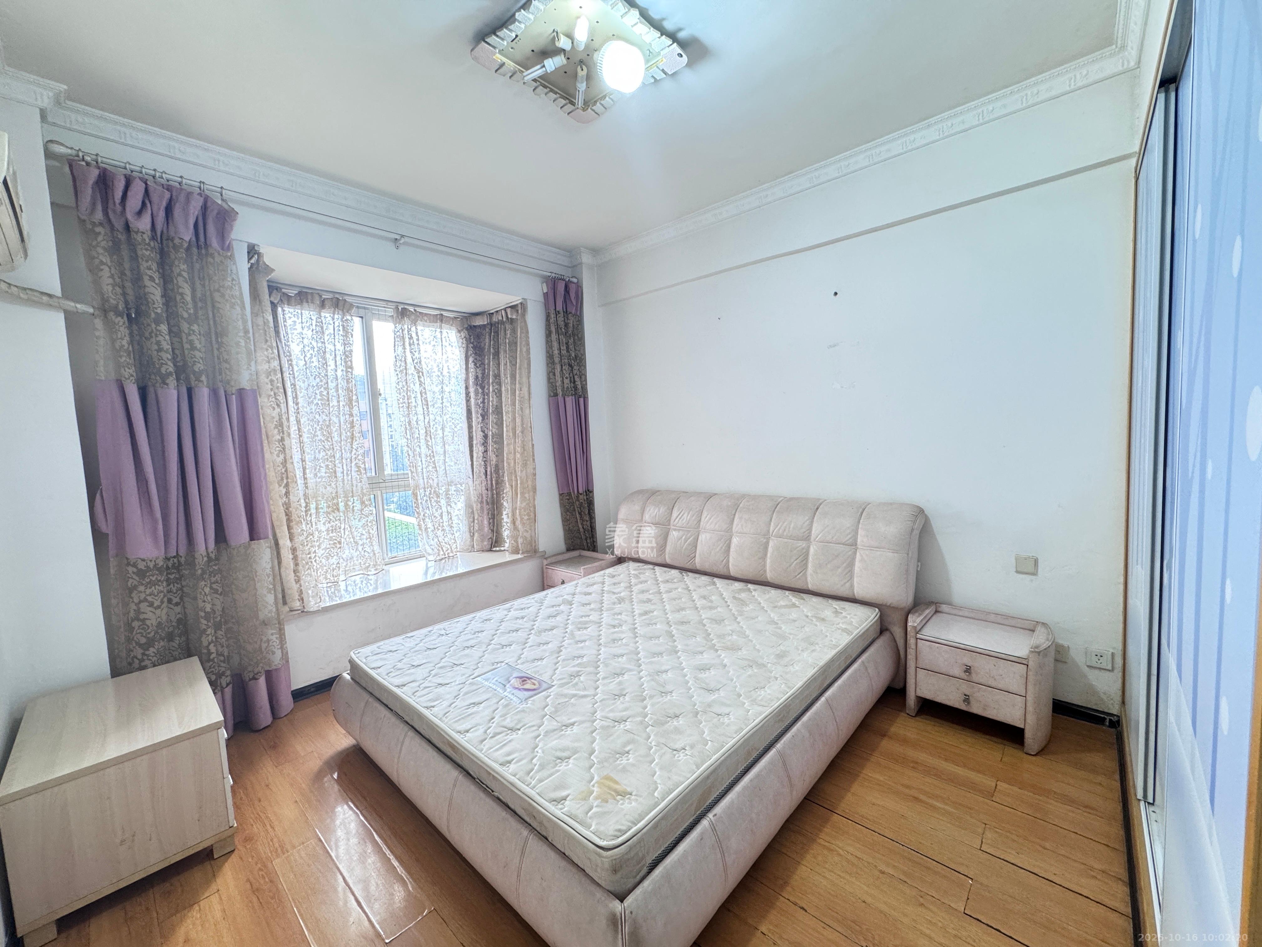 金领家族  3室2厅2卫    2000.0元/月 金领家族  3室2厅2卫    2000.0元/月室内图