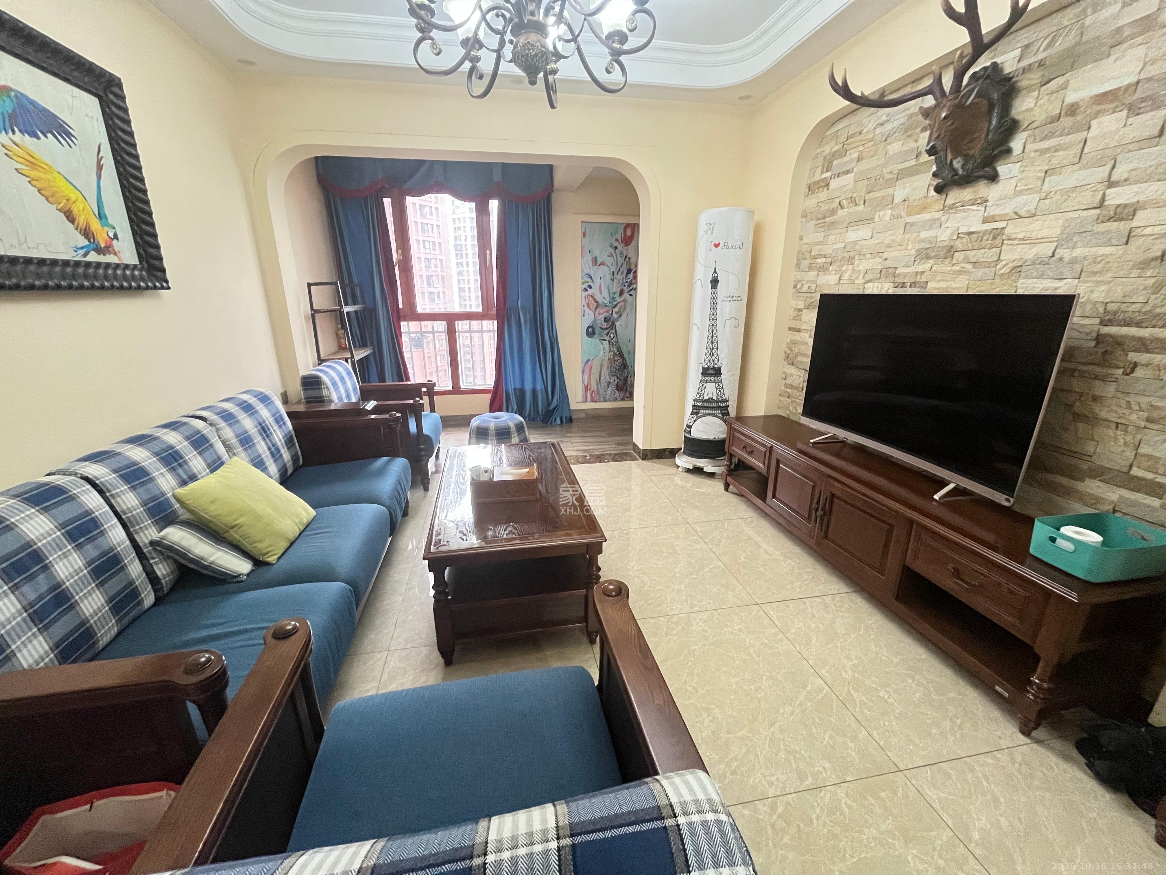 绿地海外滩一期  3室2厅1卫    2500.0元/月室内图1