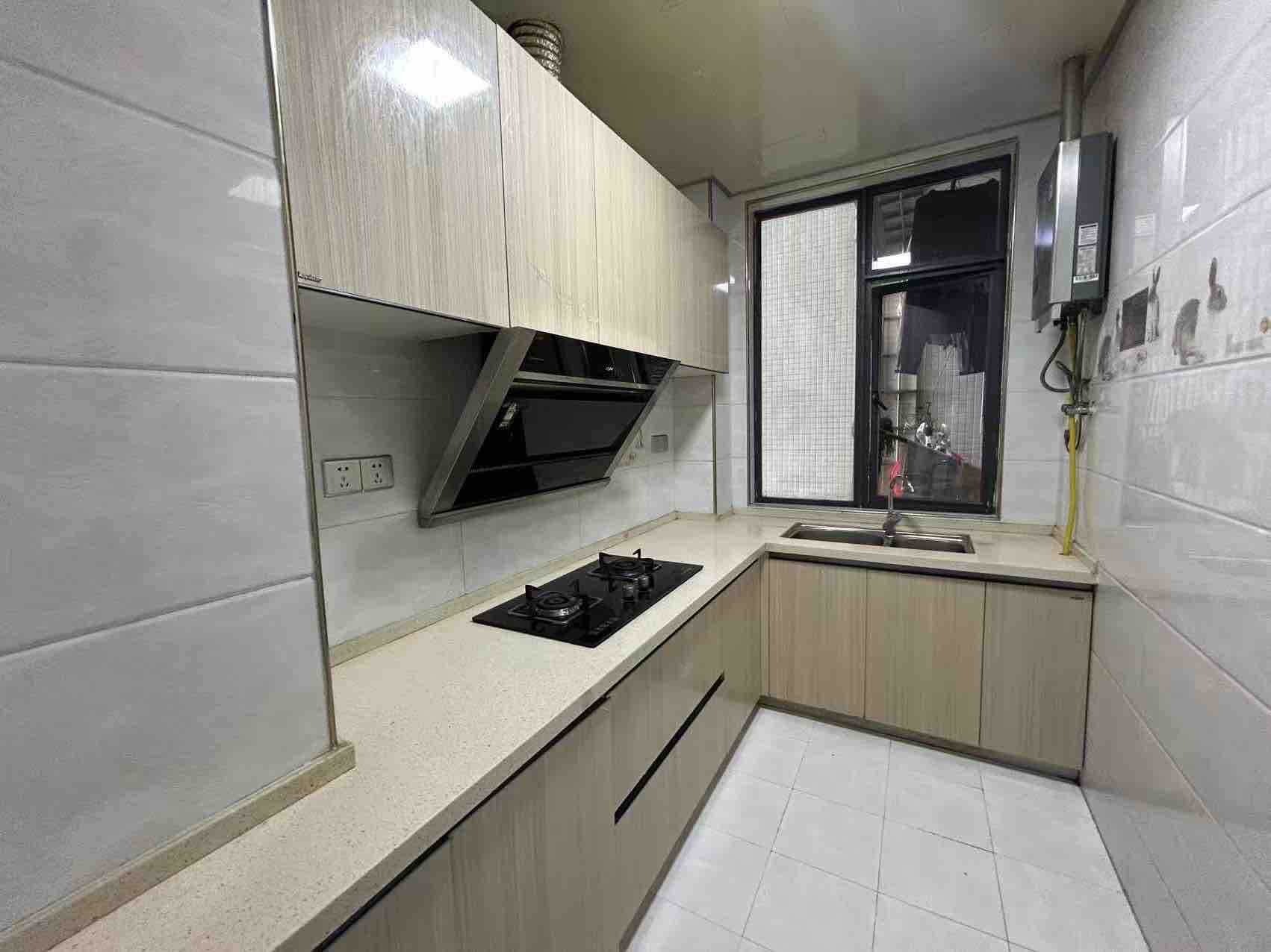 逸臣中央 3室2厅2卫 2000.0元/月 逸臣中央 3室2厅2卫 2000.0元/月室内图