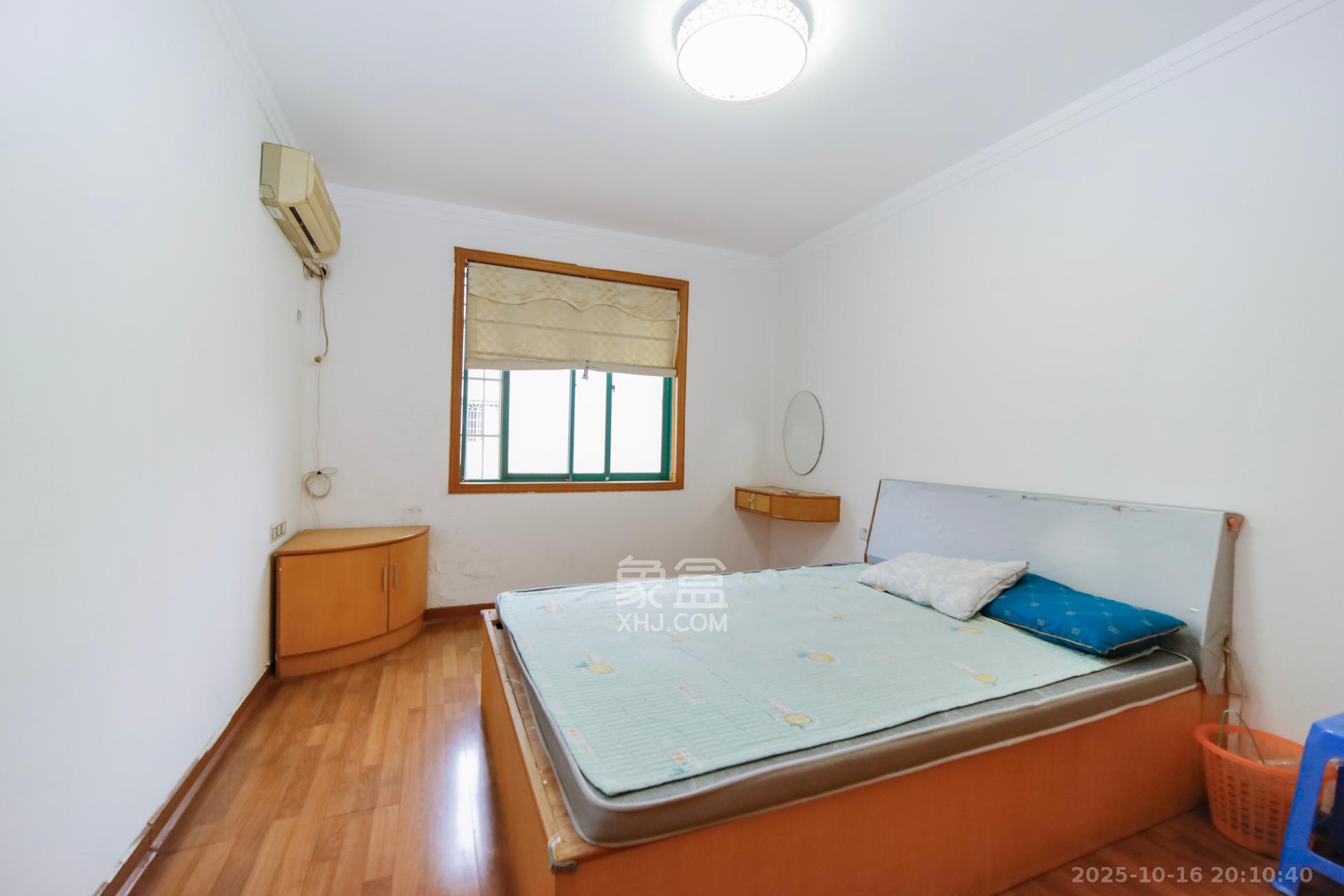 三湘小区  2室2厅1卫    46.0万卧室